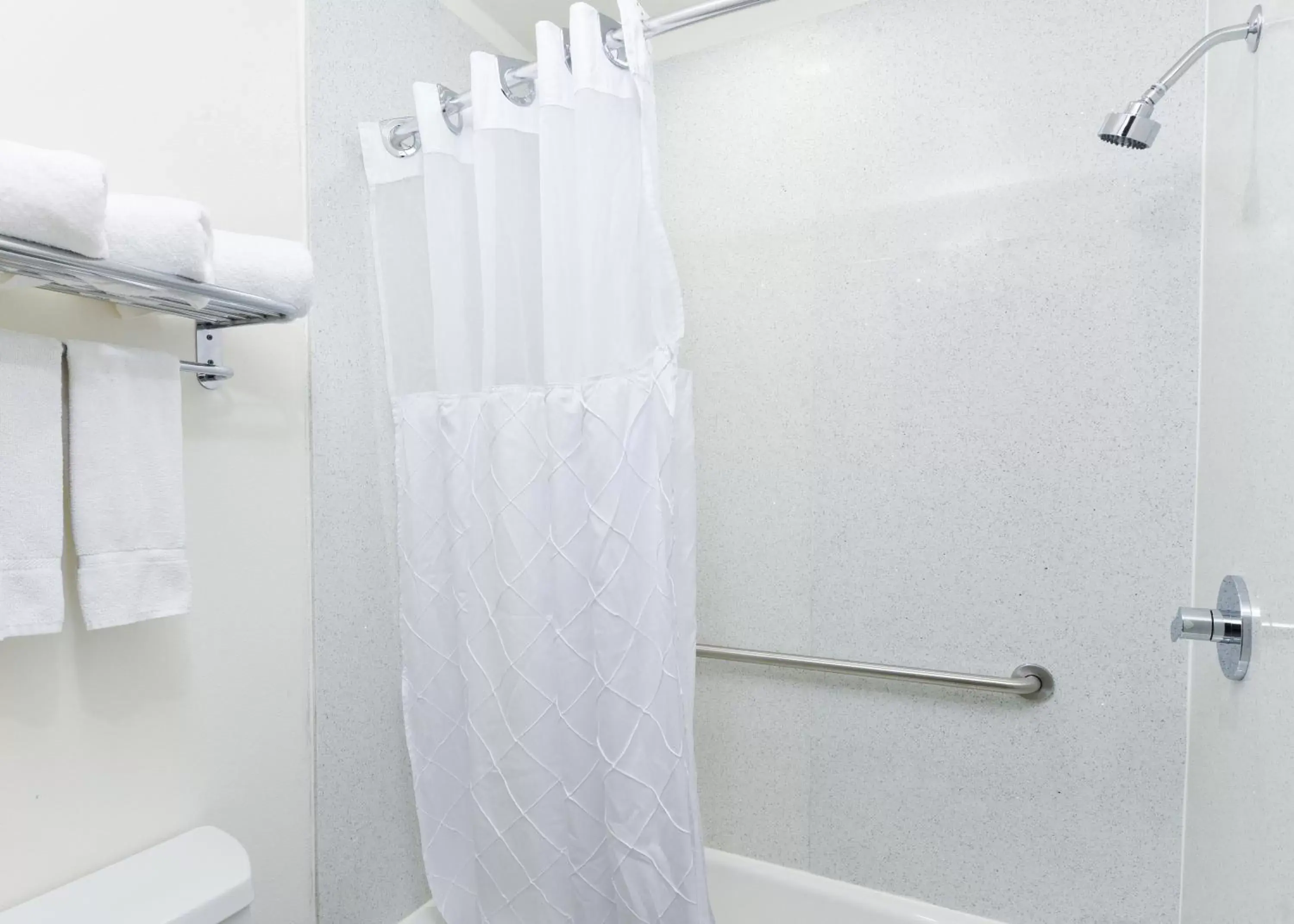 Queen Room with Two Queen Beds - Non-Smoking in Hollywood Inn Express LAX Queen Room with Two Queen Beds - Non-Smoking in Hollywood Inn Express LAX