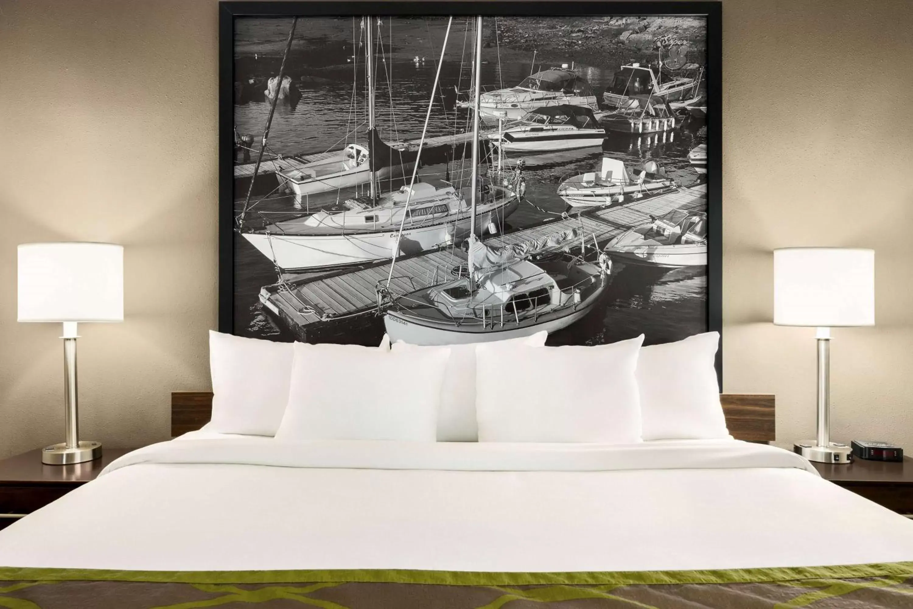 King Suite - Mobility Access/Non-Smoking in Super 8 by Wyndham Sarnia ON King Suite - Mobility Access/Non-Smoking in Super 8 by Wyndham Sarnia ON