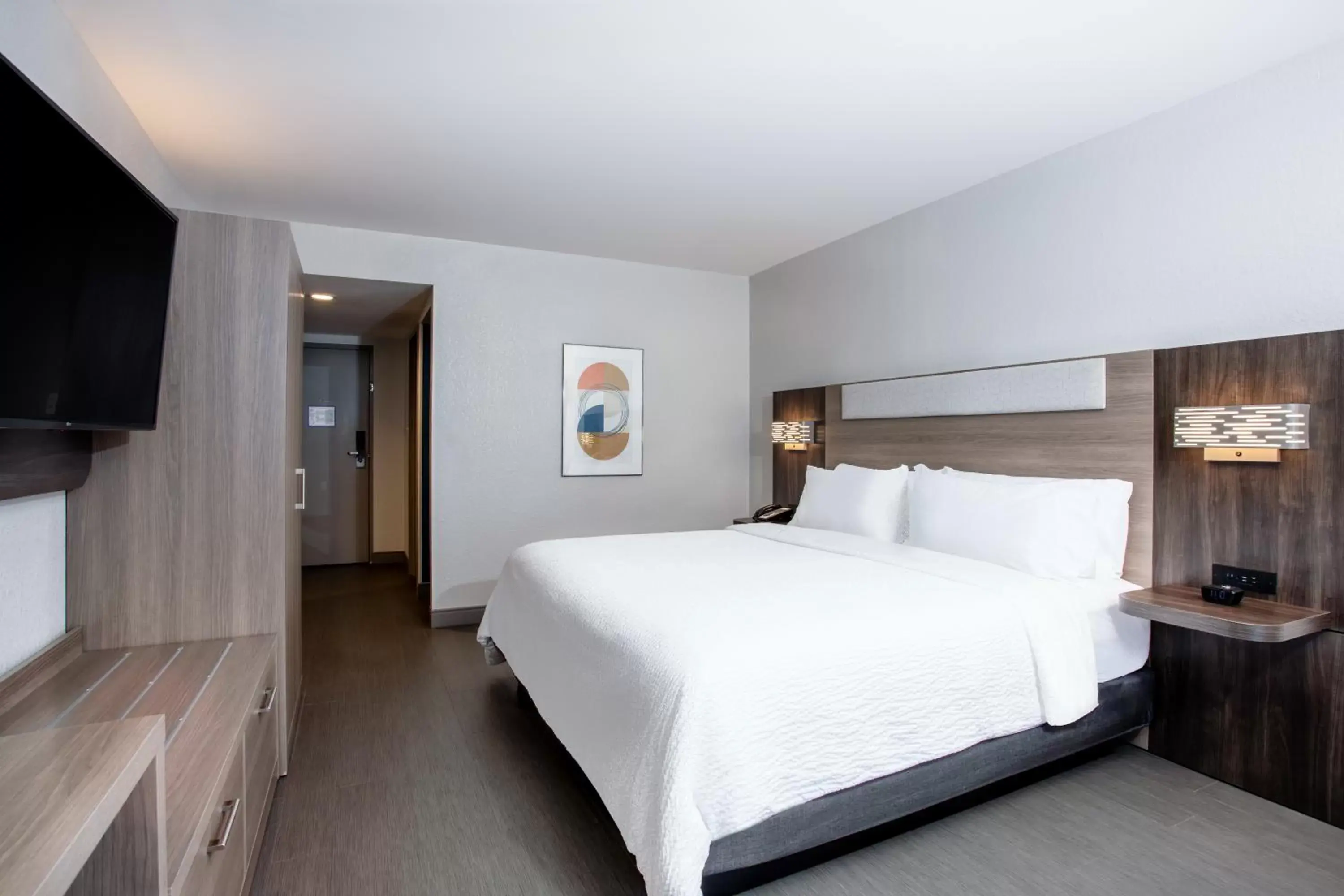 Standard King Room with Pool Access in Holiday Inn Express Hotel Clearwater East - ICOT Center by IHG Standard King Room with Pool Access in Holiday Inn Express Hotel Clearwater East - ICOT Center by IHG