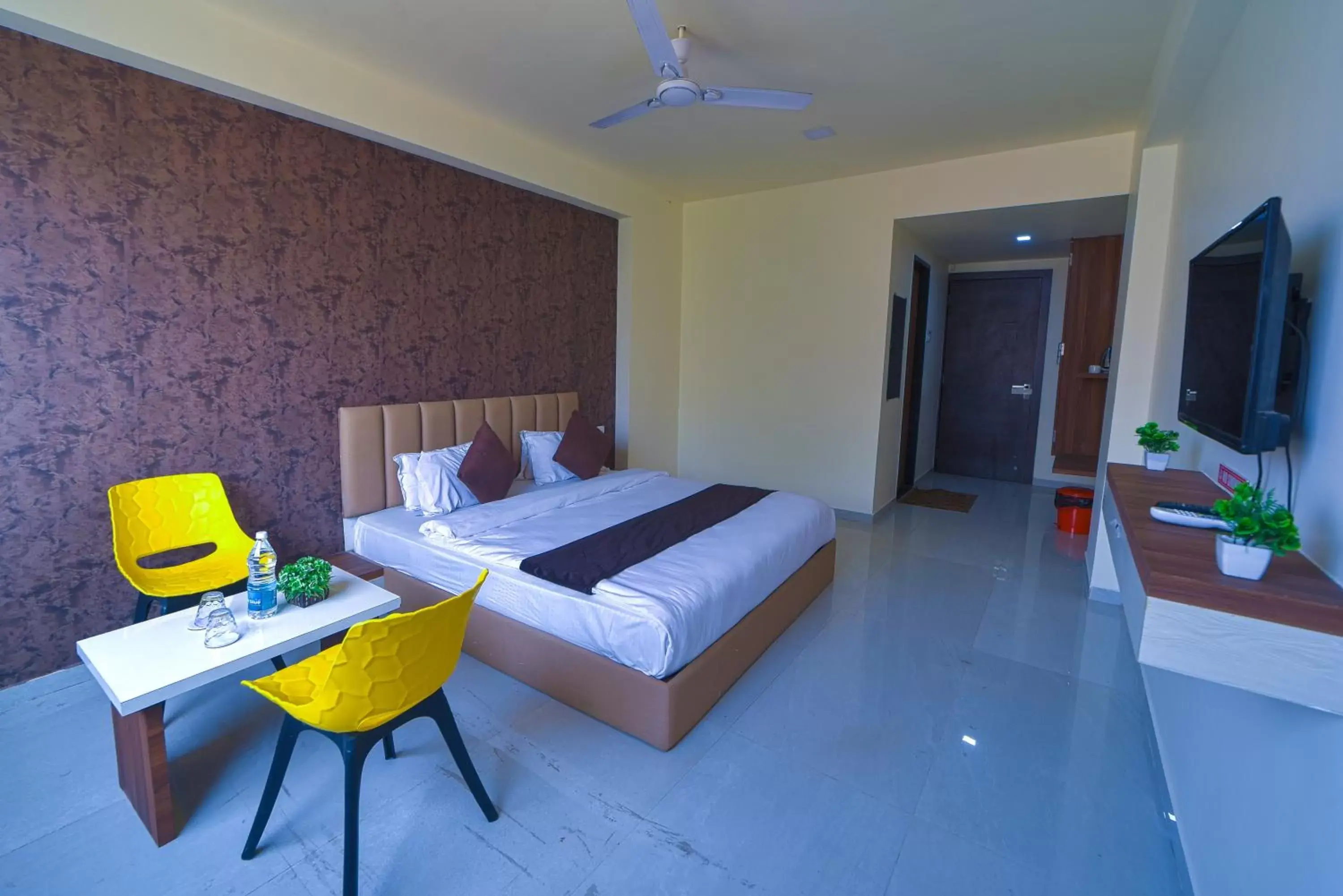 Standard Double Room with Fan - single occupancy in Hotel Jurkis, Kolhapur Standard Double Room with Fan - single occupancy in Hotel Jurkis, Kolhapur