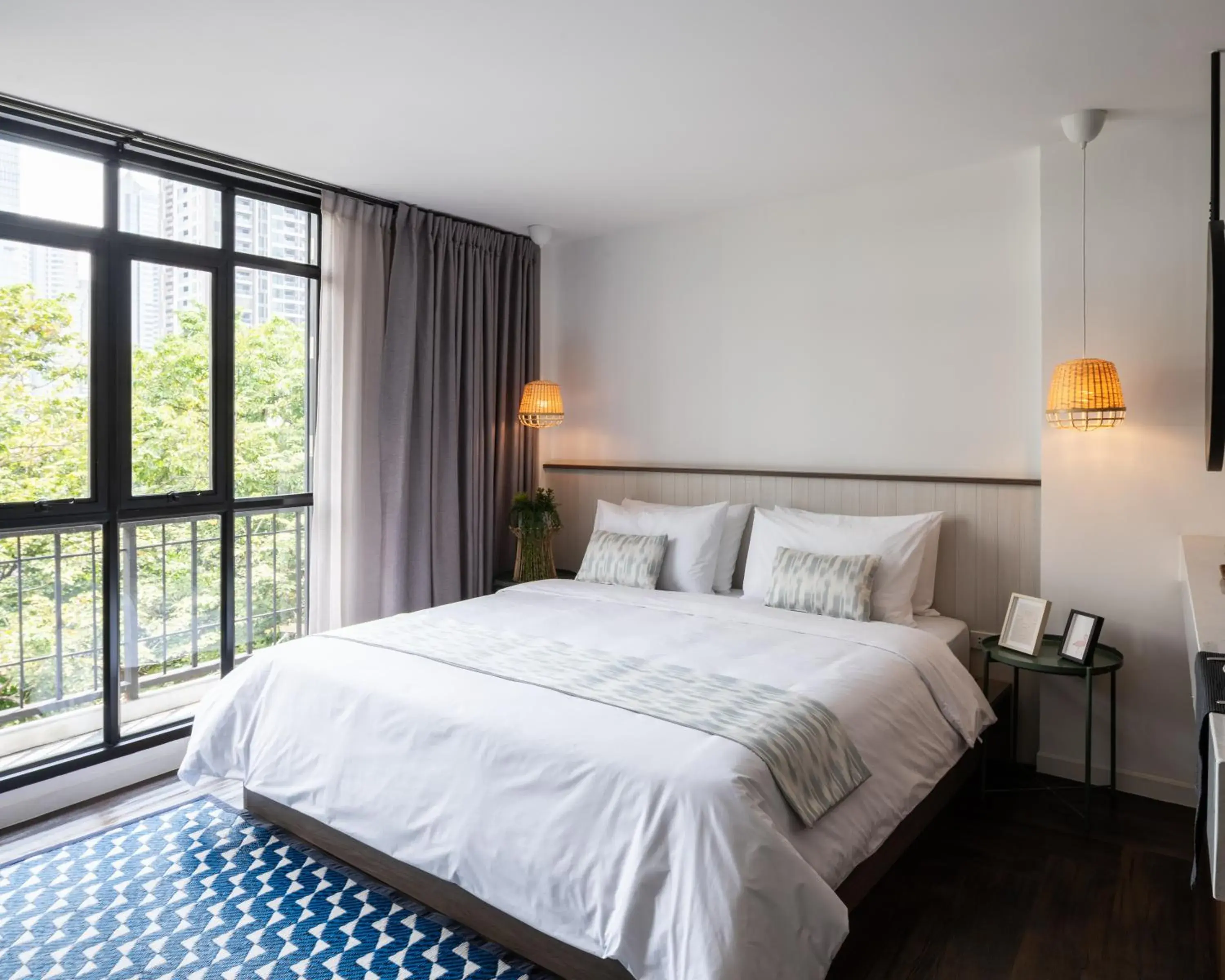 Deluxe King Room in Warm Window Silom Deluxe King Room in Warm Window Silom