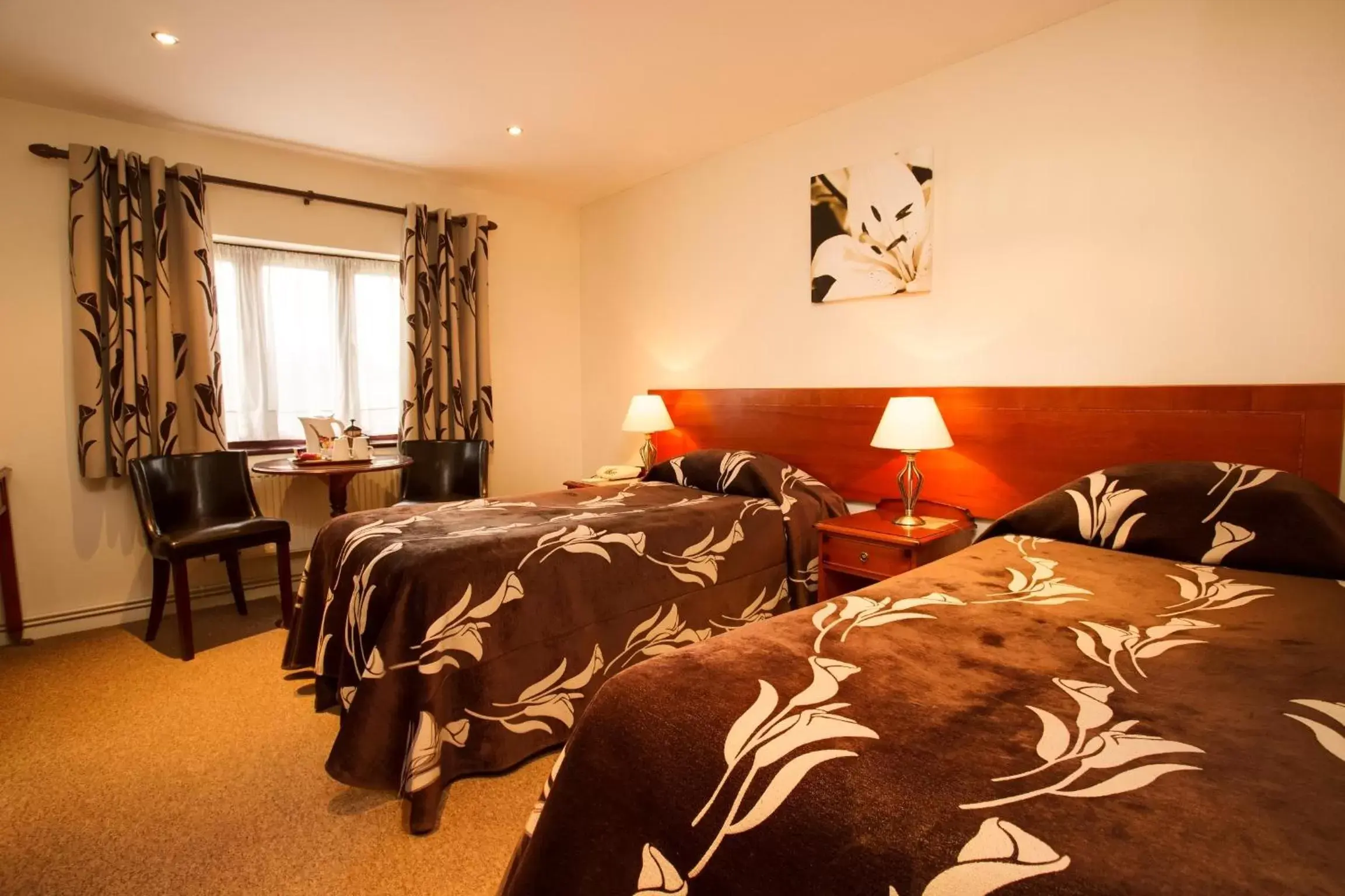 Standard Twin Room in Best Western PLUS Grim's Dyke Hotel Standard Twin Room in Best Western PLUS Grim's Dyke Hotel