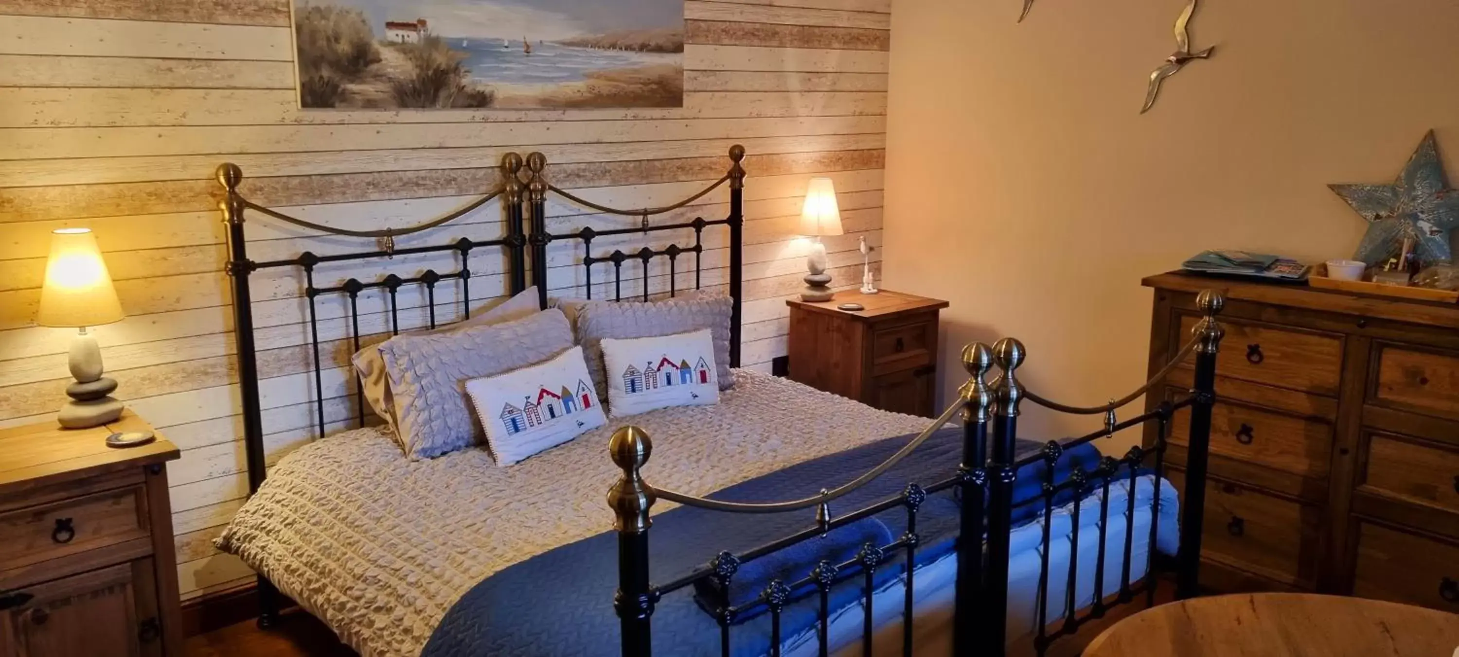 Deluxe Double Room with Balcony in Lyonshall Lodge Deluxe Double Room with Balcony in Lyonshall Lodge