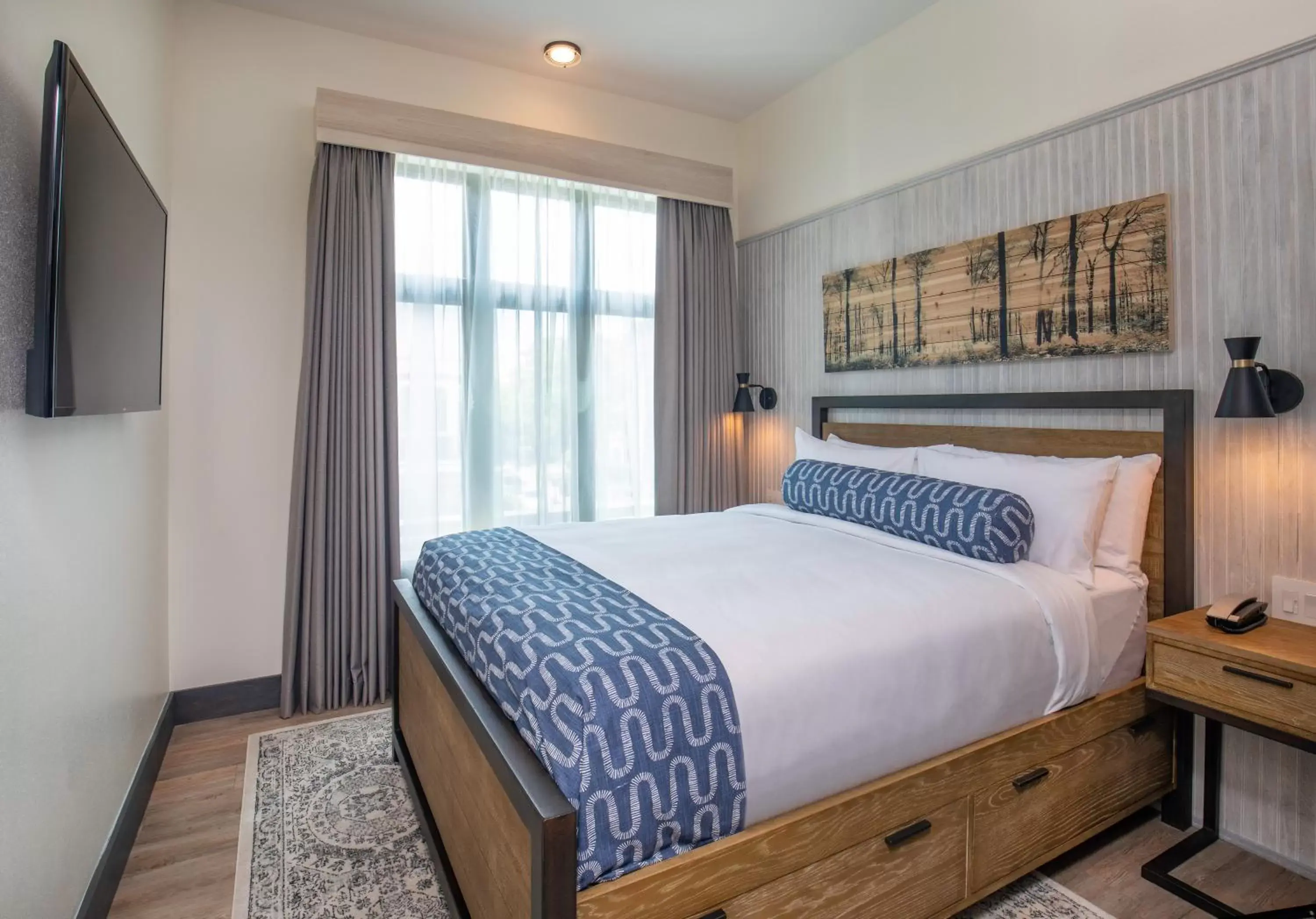 Budget Queen Room in Hotel 1868 Budget Queen Room in Hotel 1868