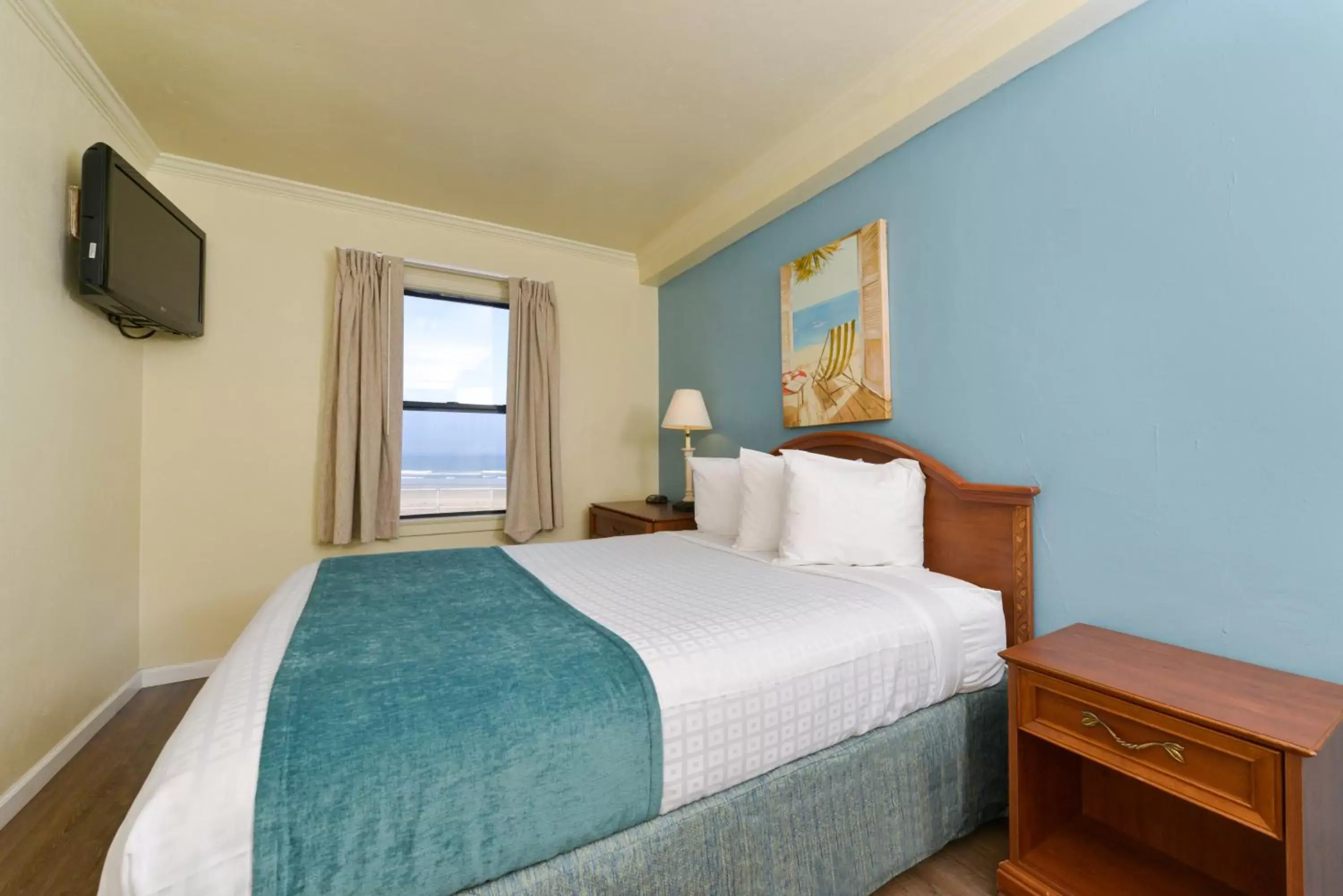 Queen Suite with Sea View in Edgewater Inn and Suites Queen Suite with Sea View in Edgewater Inn and Suites