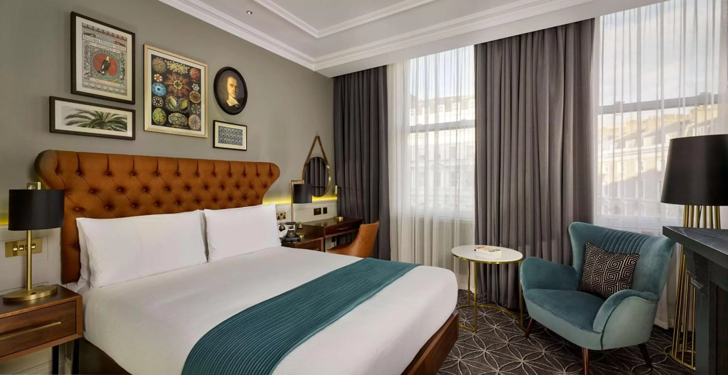 Luxury Queen Room in 100 Queen's Gate Hotel London Kensington, Curio Collection by Hilton Luxury Queen Room in 100 Queen's Gate Hotel London Kensington, Curio Collection by Hilton