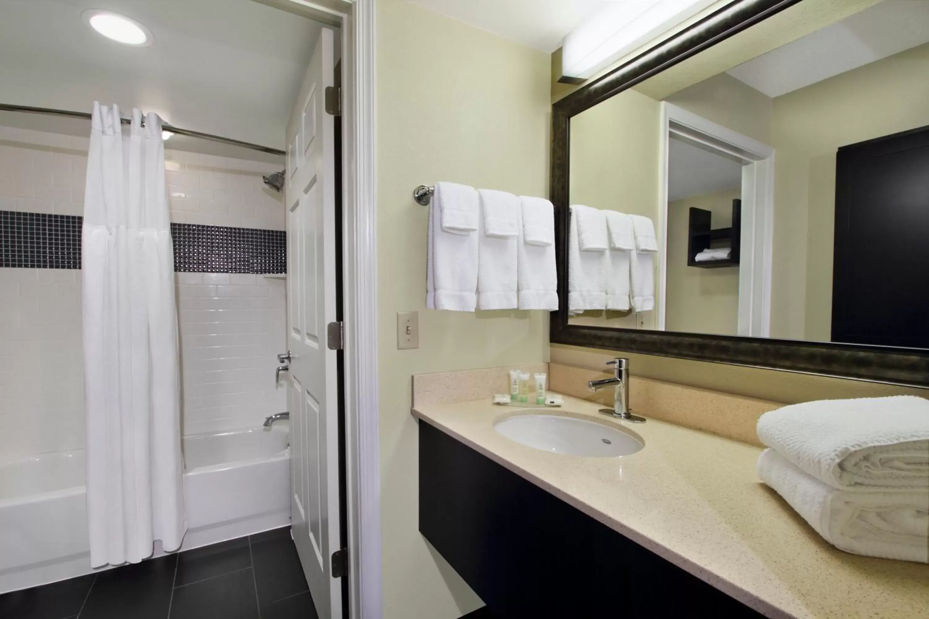 Two-Bedroom Queen Suite with Patio in Staybridge Suites Tysons - McLean by IHG Two-Bedroom Queen Suite with Patio in Staybridge Suites Tysons - McLean by IHG