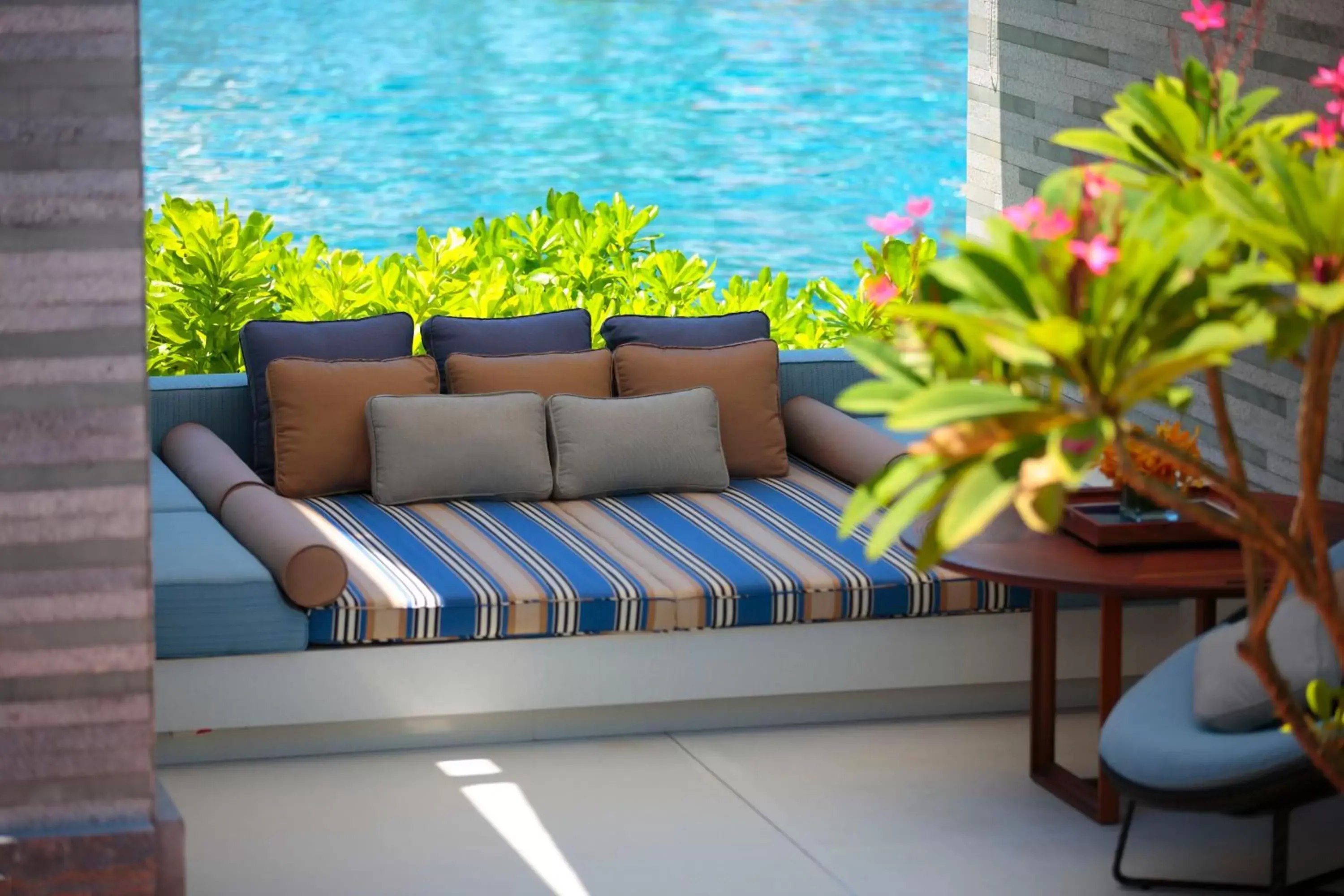 1 Bedroom Villa Outdoor Living Area(welcome fruit+mini-bar+One bottle of red wine) in InterContinental Sanya Resort by IHG 1 Bedroom Villa Outdoor Living Area(welcome fruit+mini-bar+One bottle of red wine) in InterContinental Sanya Resort by IHG