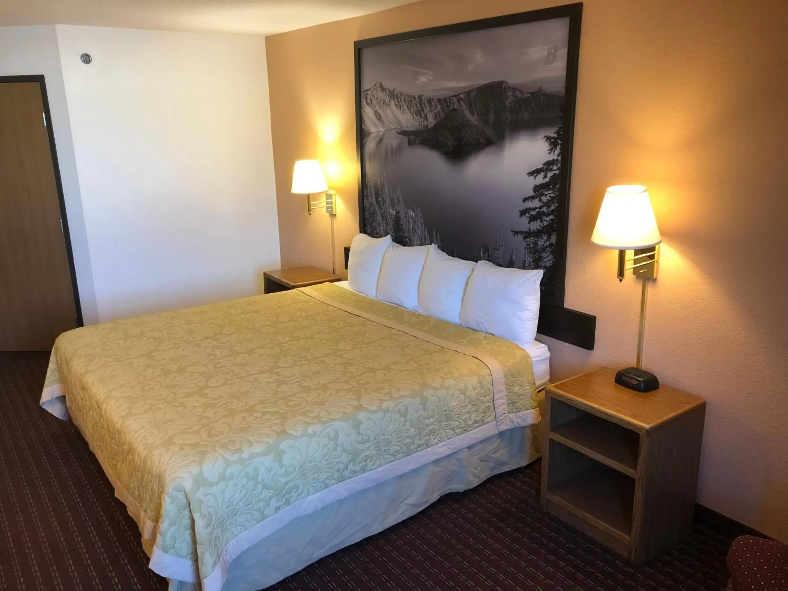 King Room - Non-Smoking in Super 8 by Wyndham The Dalles OR King Room - Non-Smoking in Super 8 by Wyndham The Dalles OR