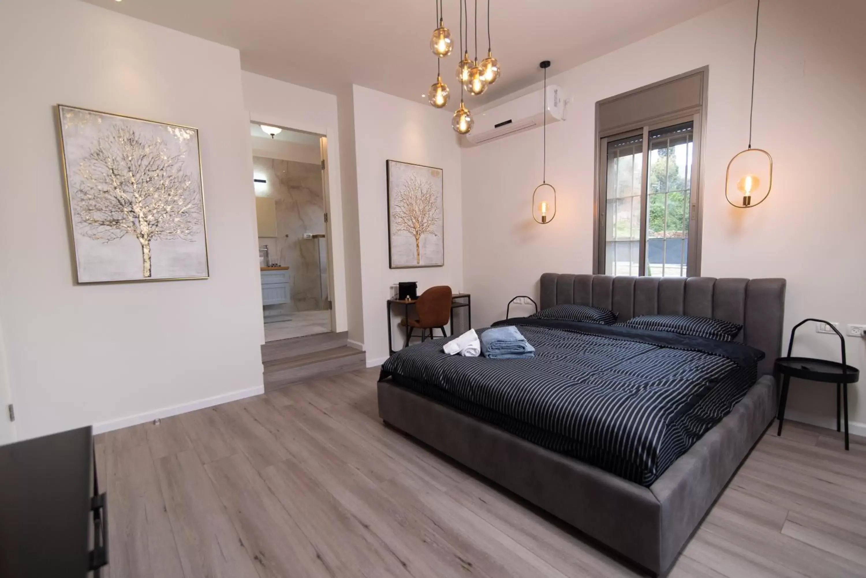 King's bed - Stay Royal and Stylish Bahai's Garden King's bed - Stay Royal and Stylish Bahai's Garden