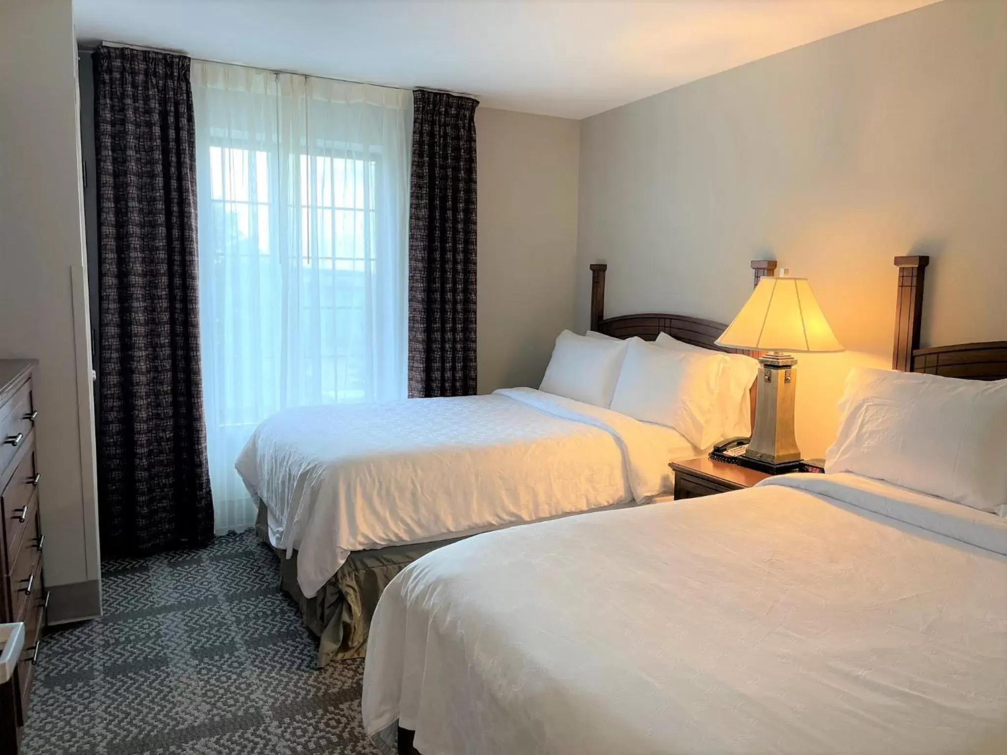 Two-Bedroom Suite - Non-Smoking in Staybridge Suites Milwaukee West-Oconomowoc, an IHG Hotel Two-Bedroom Suite - Non-Smoking in Staybridge Suites Milwaukee West-Oconomowoc, an IHG Hotel