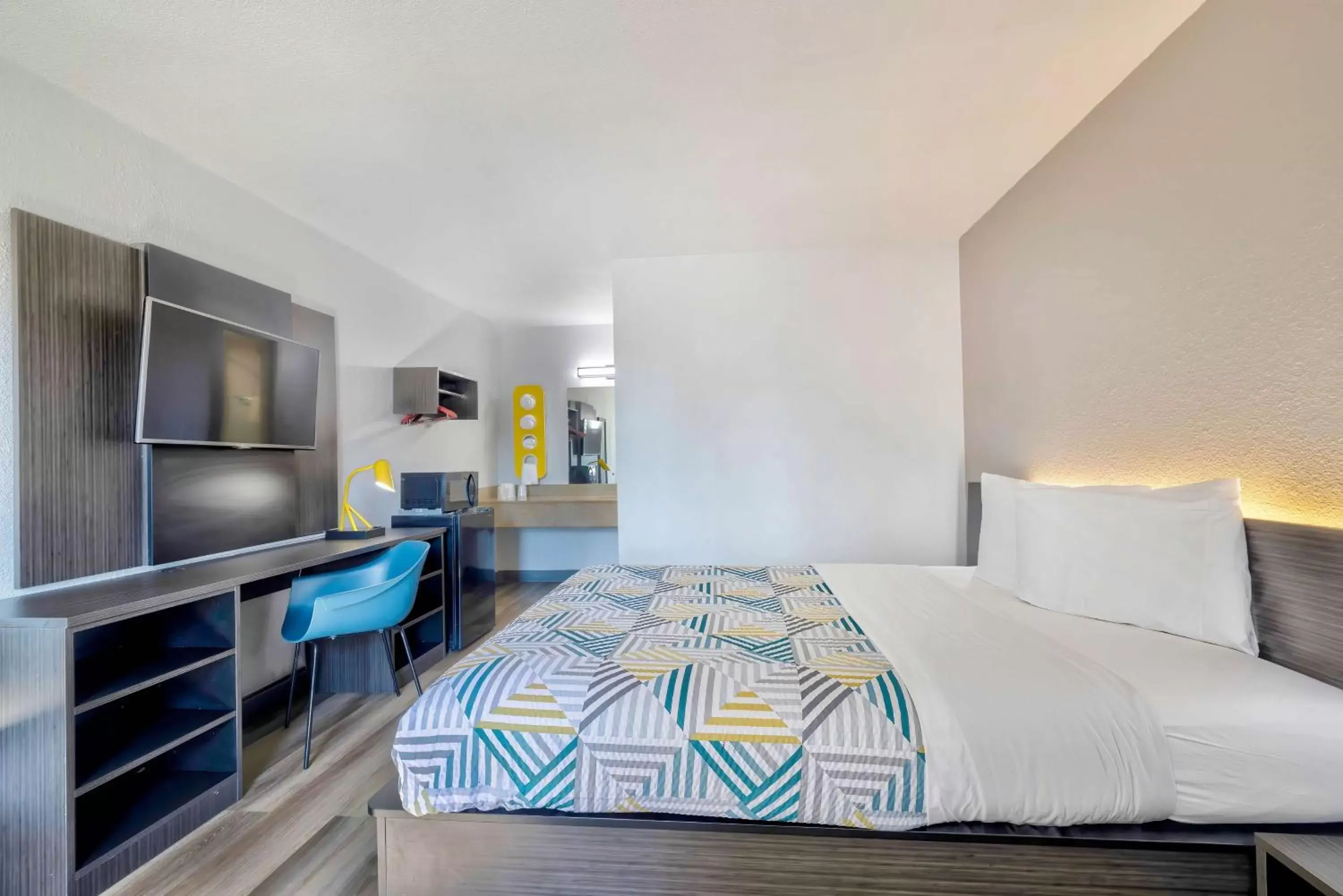 Queen Room in Motel 6-Hammond, IN - Chicago Area Queen Room in Motel 6-Hammond, IN - Chicago Area