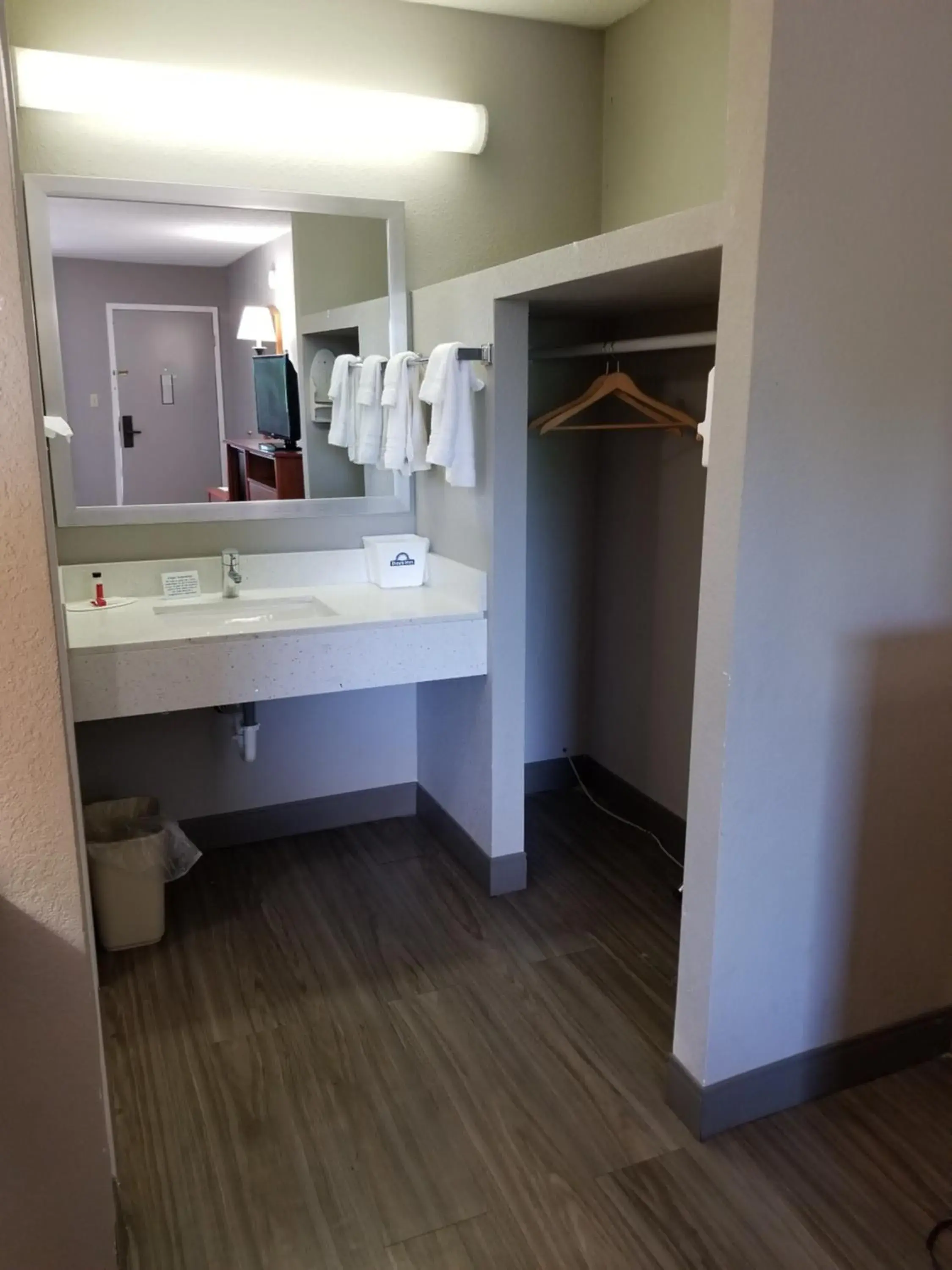 Deluxe King Room - Non-Smoking in Days Inn by Wyndham Wilson Deluxe King Room - Non-Smoking in Days Inn by Wyndham Wilson