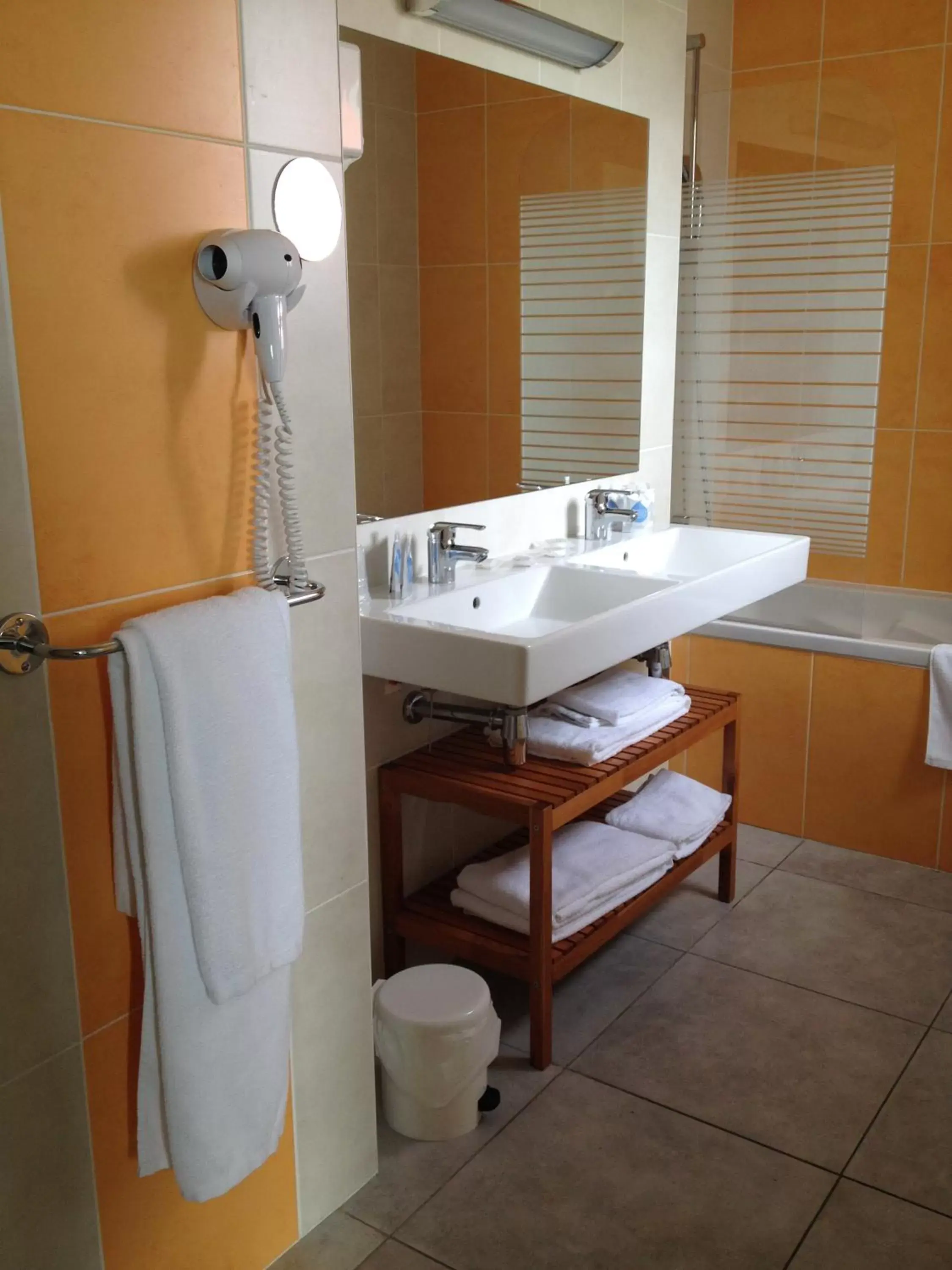 Family Suite in Kyriad Perpignan Sud Family Suite in Kyriad Perpignan Sud