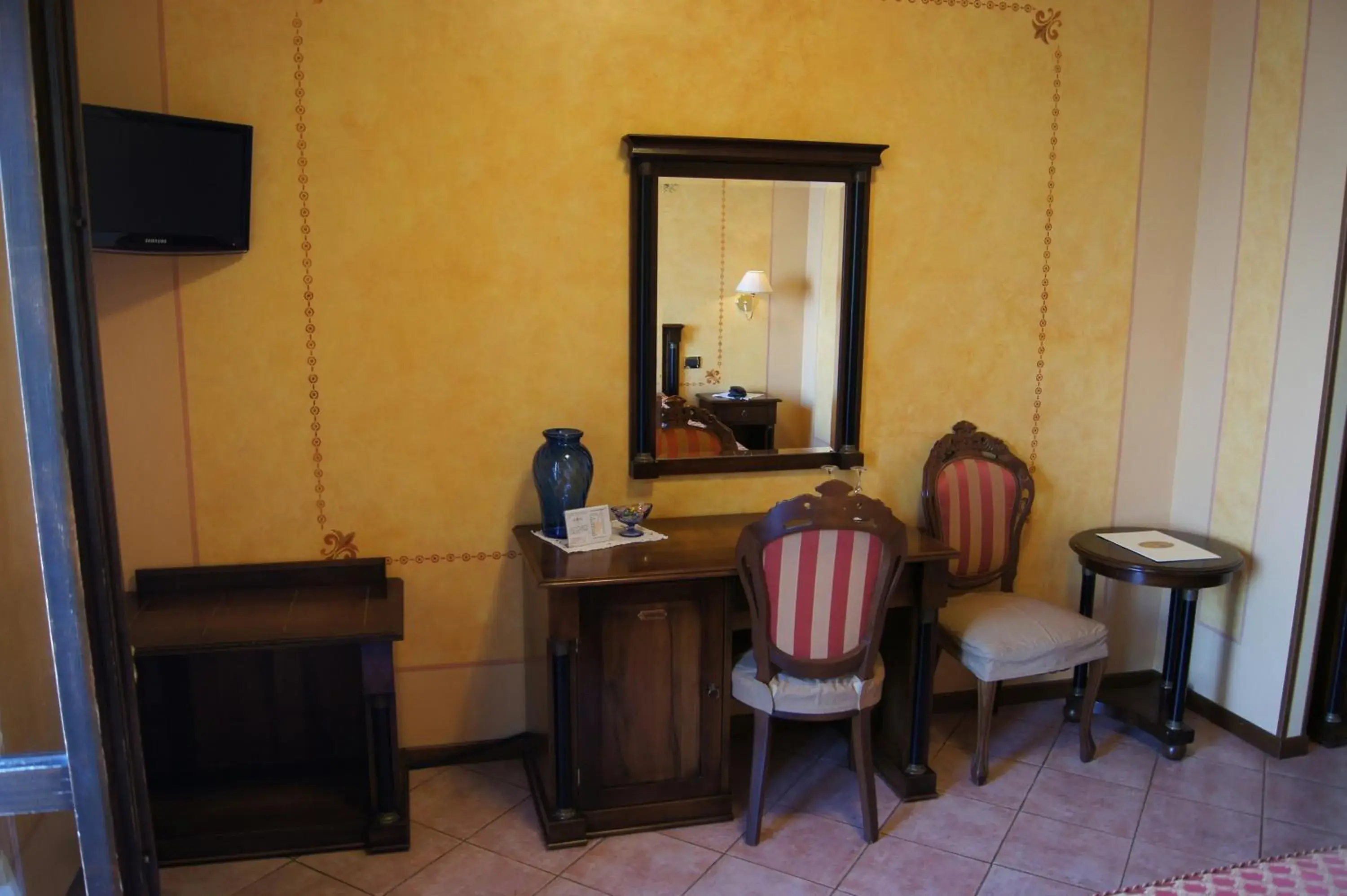 Standard Triple Room in Hotel Lugana Parco Al Lago Standard Triple Room in Hotel Lugana Parco Al Lago