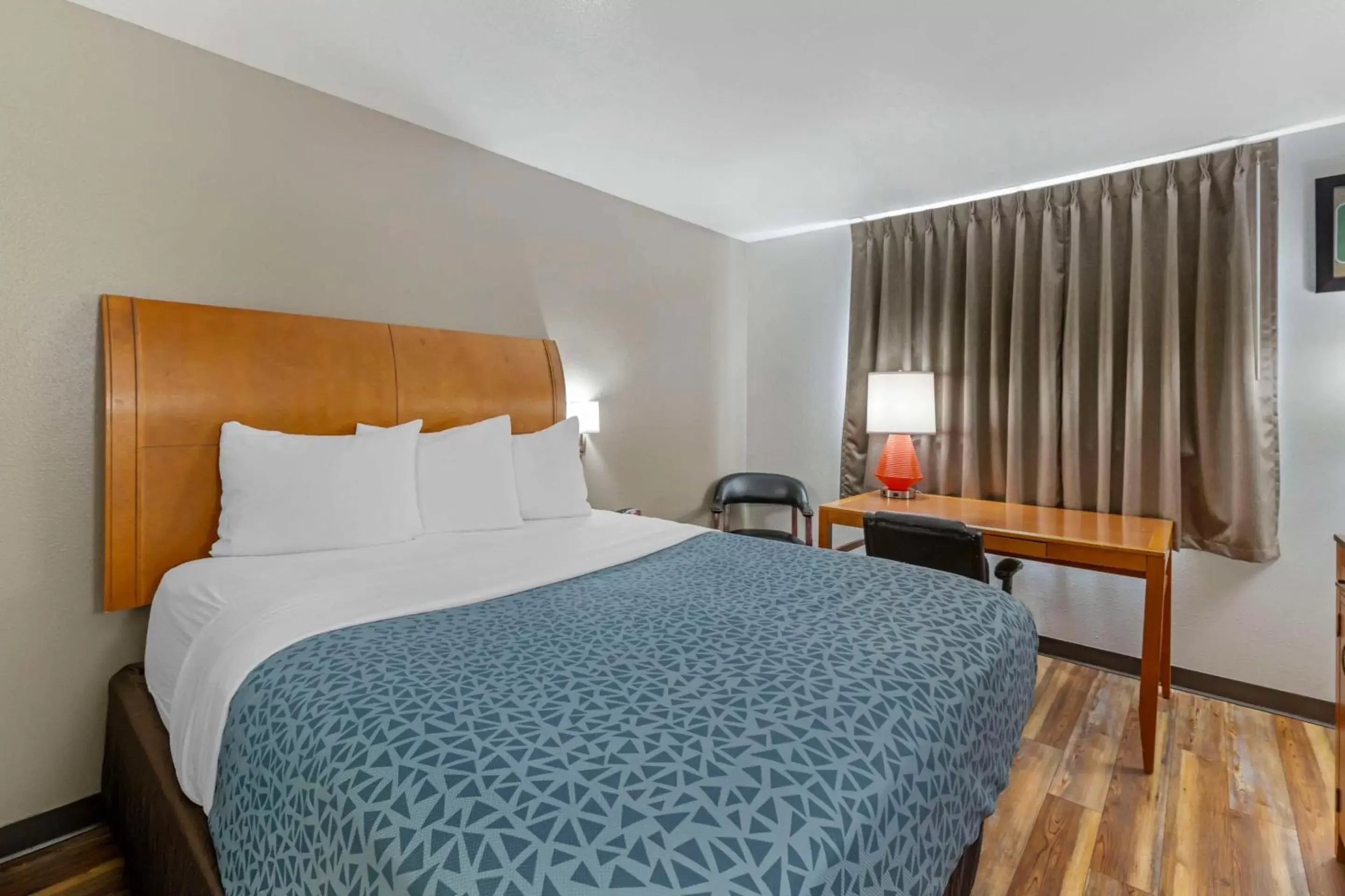 Queen Room - Non-Smoking in Econo Lodge Missoula Queen Room - Non-Smoking in Econo Lodge Missoula