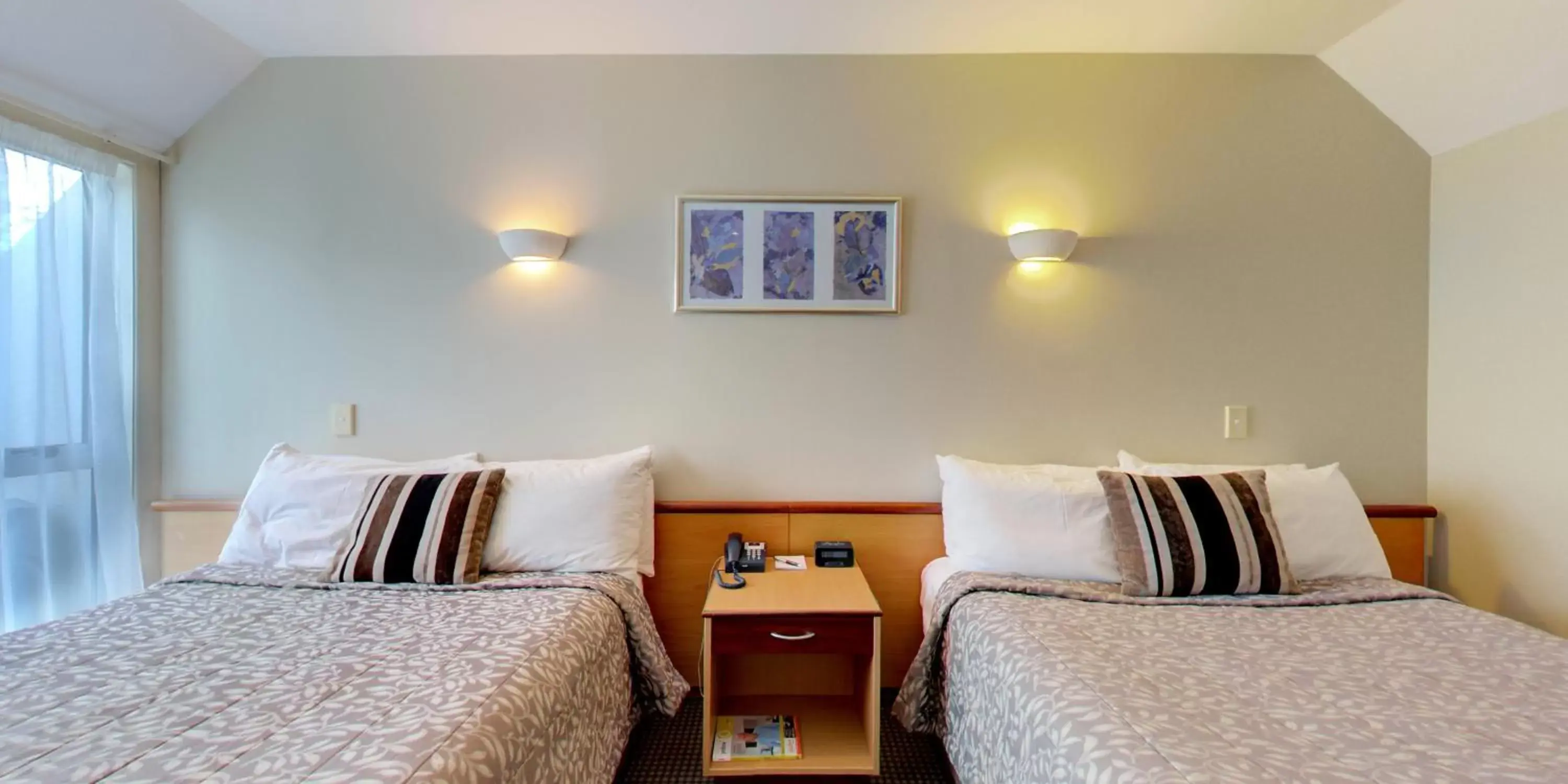 Standard Double Room with Two Double Beds in Dunedin Leisure Lodge - Distinction Standard Double Room with Two Double Beds in Dunedin Leisure Lodge - Distinction