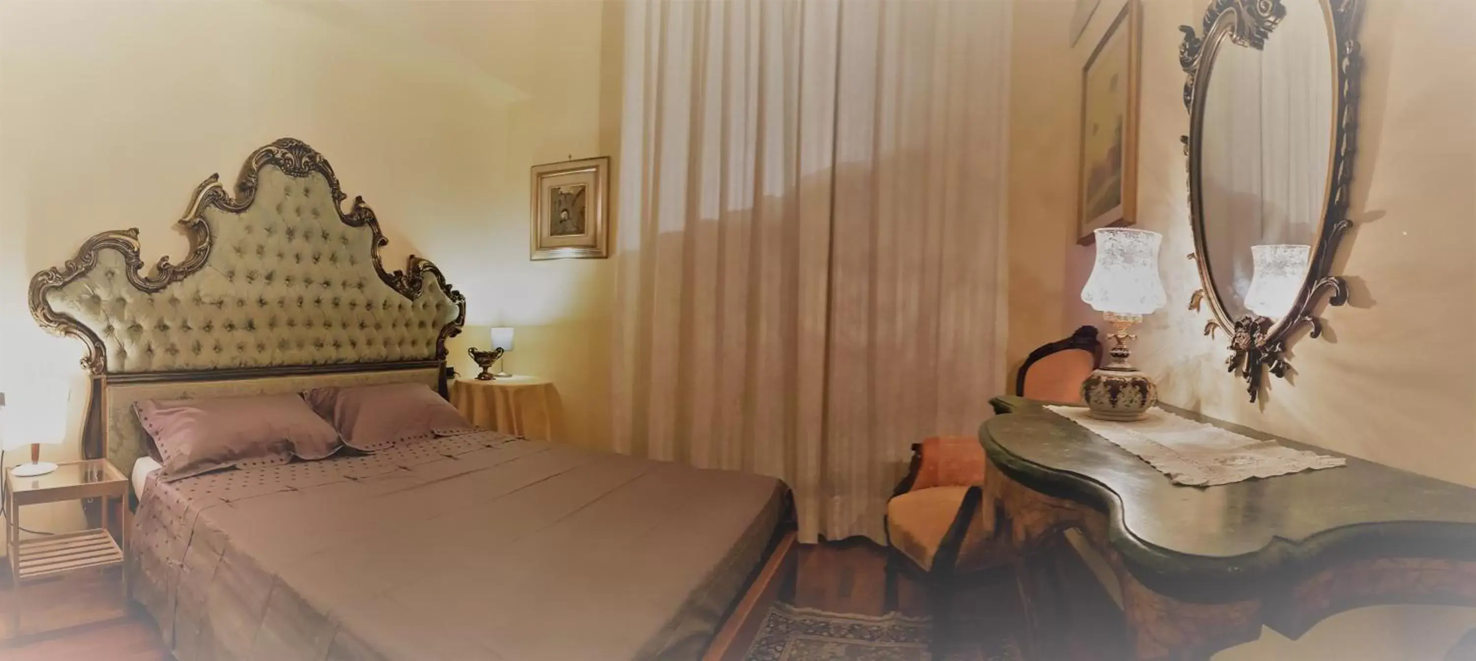 Standard Double Room with Shared Bathroom in Gran Suite Piazza Maggiore - T&T communications Standard Double Room with Shared Bathroom in Gran Suite Piazza Maggiore - T&T communications