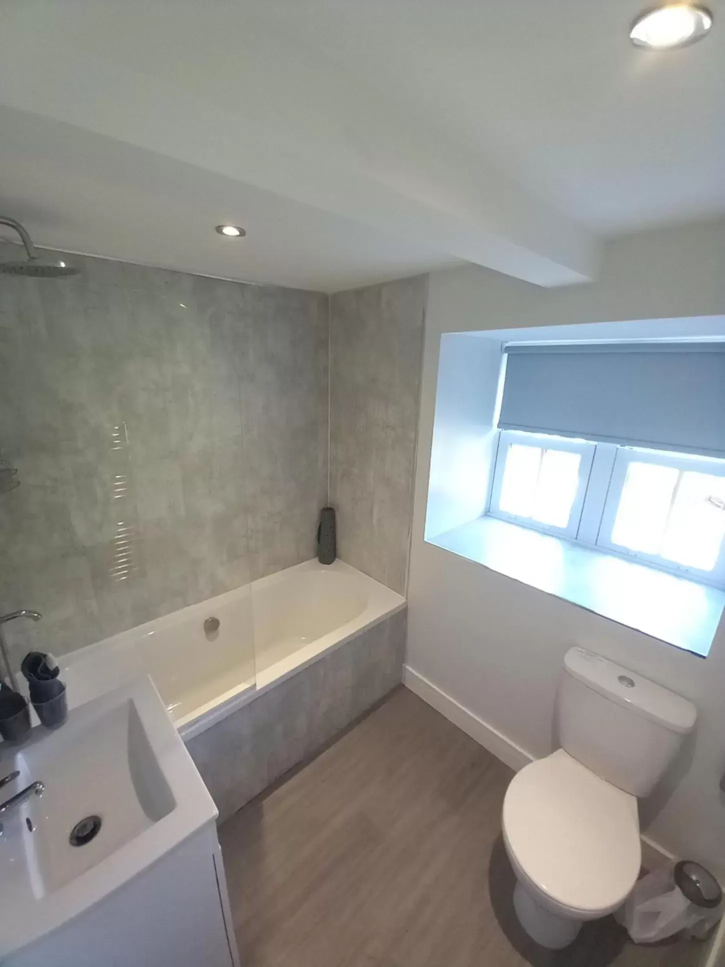 Deluxe Quadruple Room in The Saxon Inn Deluxe Quadruple Room in The Saxon Inn