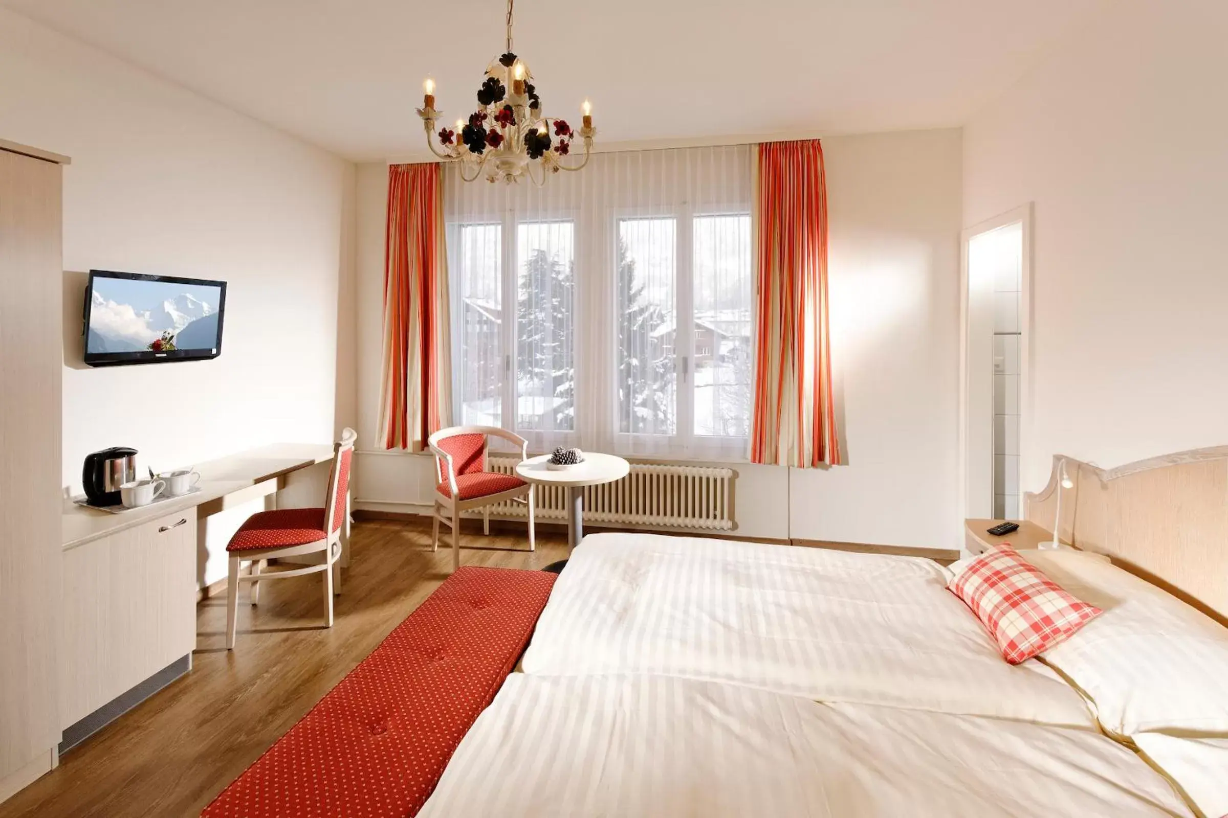 Superior Double Room with Guaranteed Jungfrau View in Hotel Beausite Superior Double Room with Guaranteed Jungfrau View in Hotel Beausite