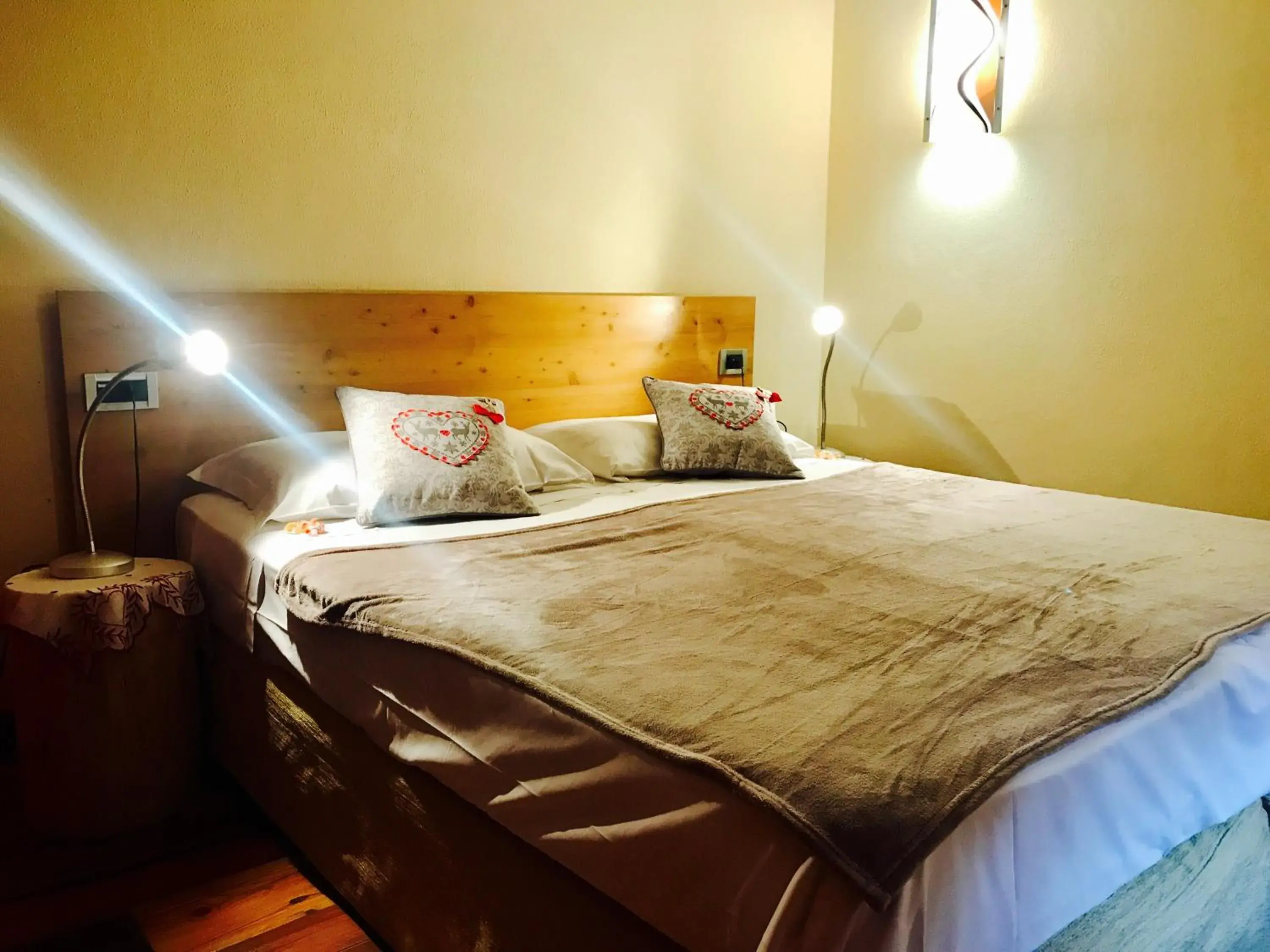 Double or Twin Room with Balcony in Shatush Hotel Double or Twin Room with Balcony in Shatush Hotel