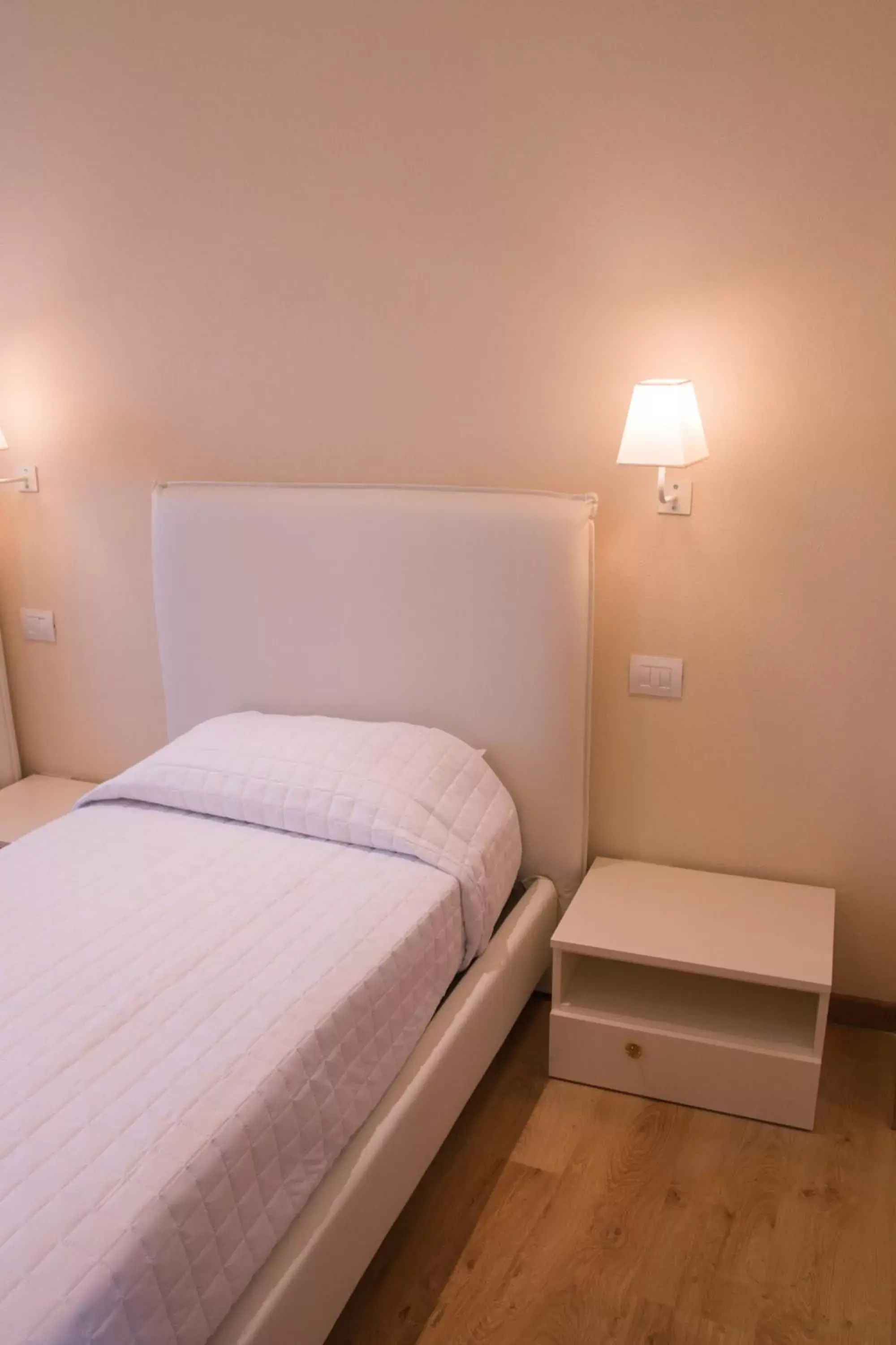 Twin Room with Private Bathroom - single occupancy in B&B SILVIA Twin Room with Private Bathroom - single occupancy in B&B SILVIA