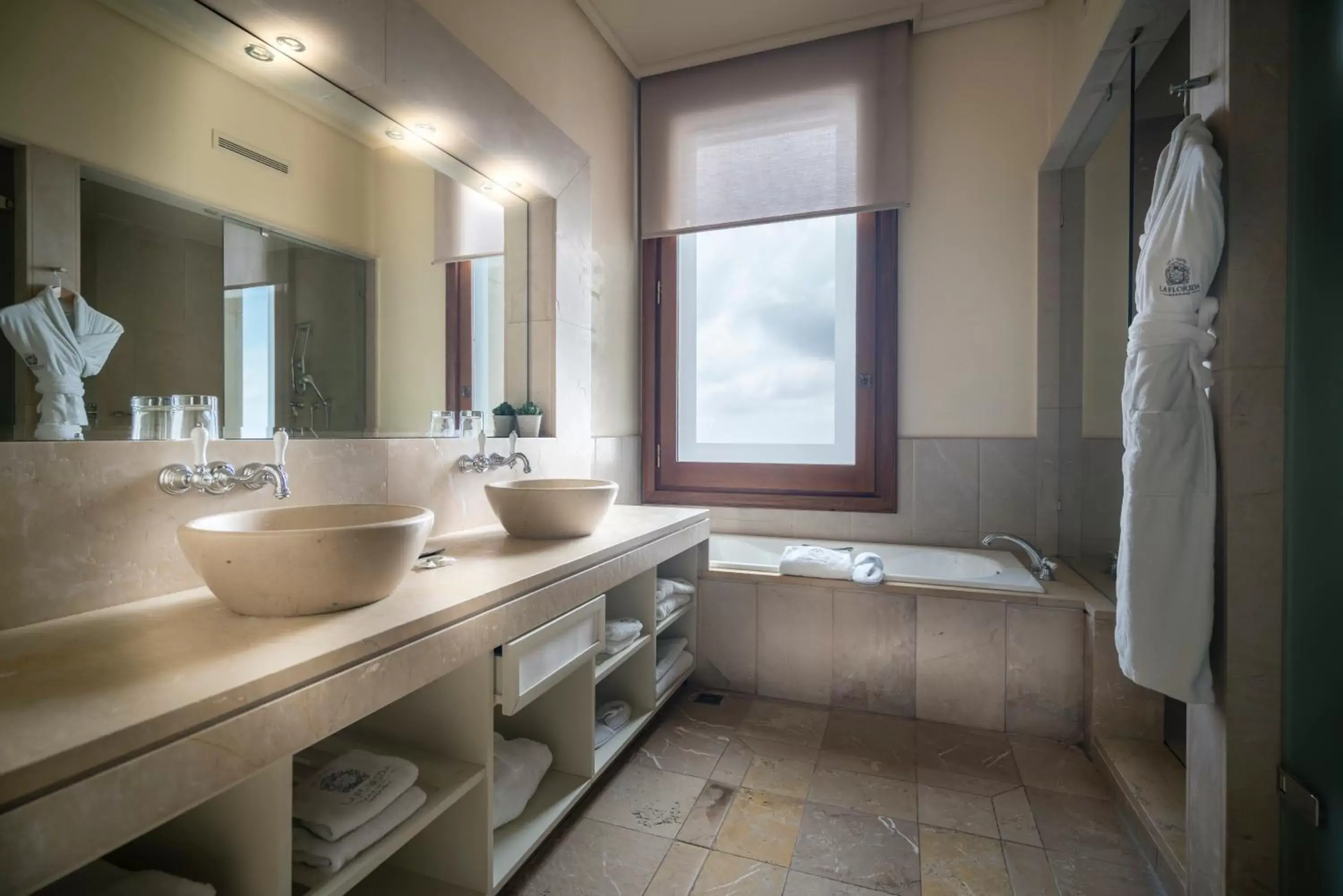 Deluxe Double or Twin Room with Mountain View in Gran Hotel La Florida G.L Monumento Deluxe Double or Twin Room with Mountain View in Gran Hotel La Florida G.L Monumento