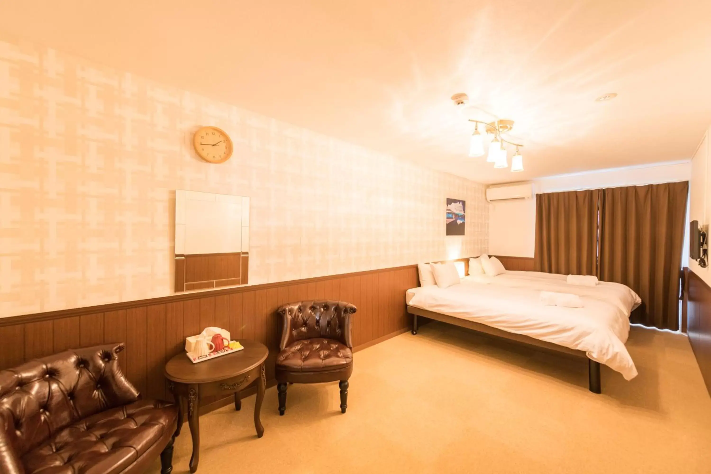 One-Bedroom Apartment in Floral Green Maple House One-Bedroom Apartment in Floral Green Maple House