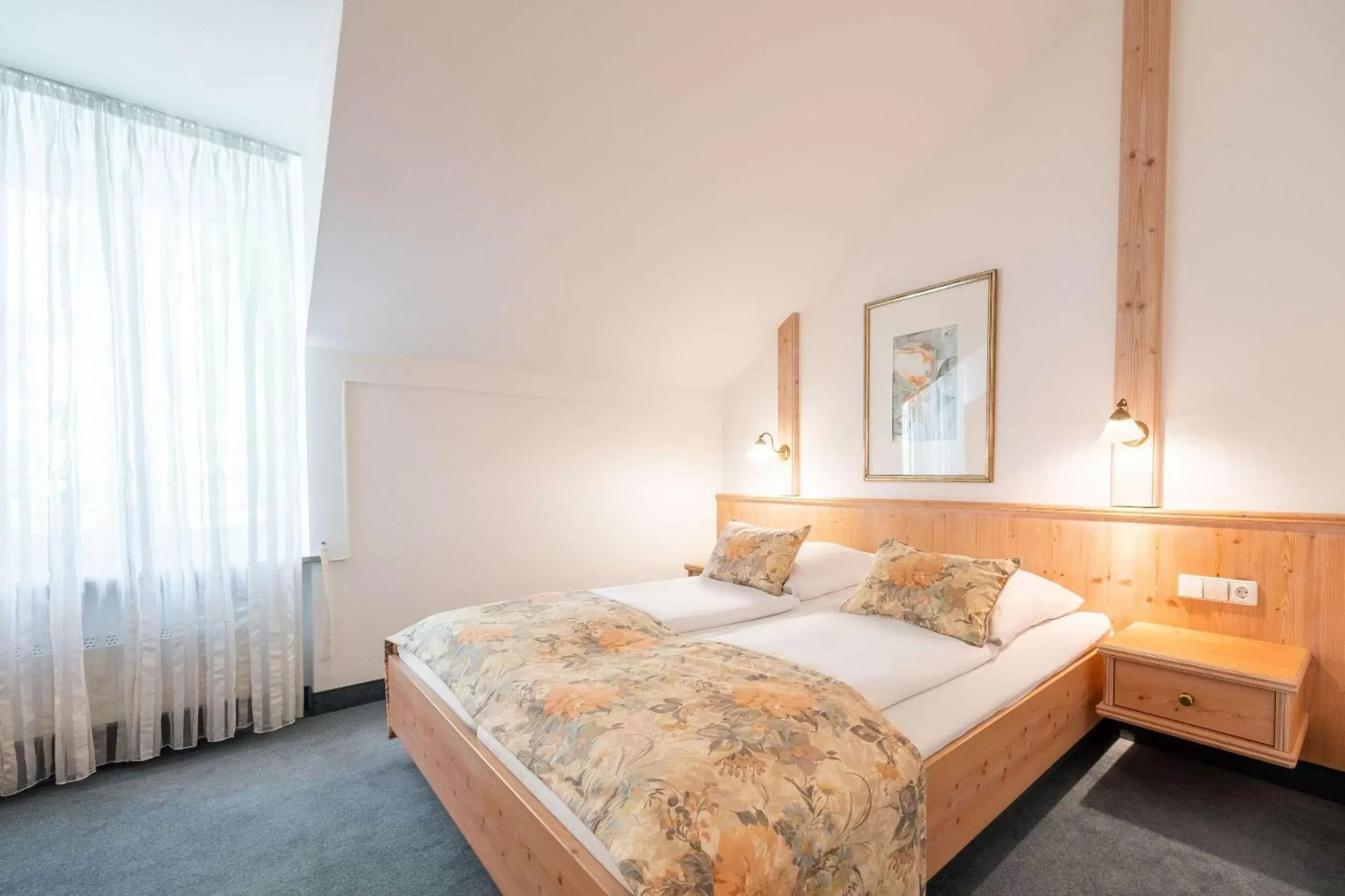 Standard Double Room - Non-Smoking in Hotel Georgenhof Markt Schwaben Standard Double Room - Non-Smoking in Hotel Georgenhof Markt Schwaben