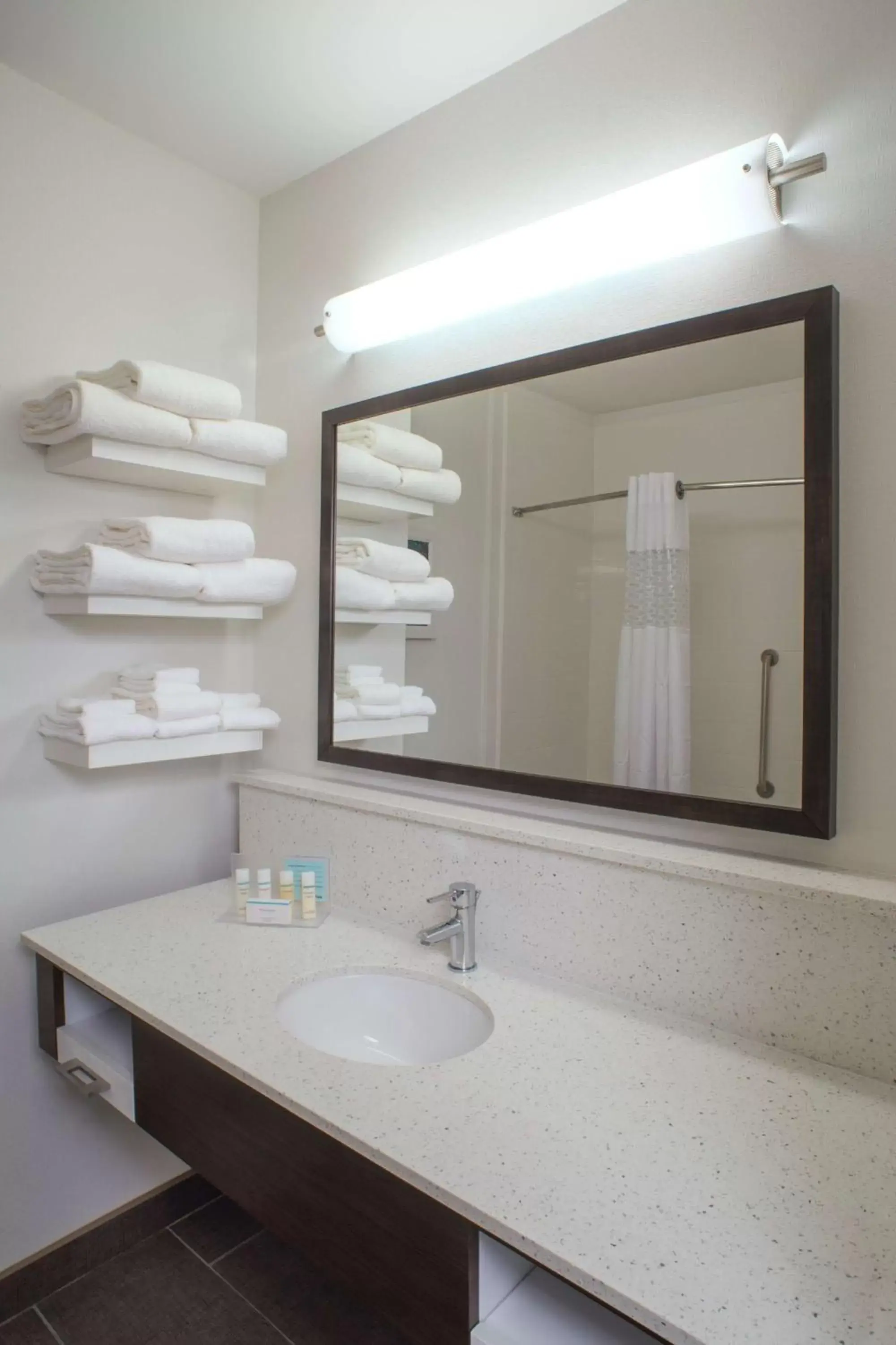 King Room - Non-Smoking in Hampton Inn Gulf Shores King Room - Non-Smoking in Hampton Inn Gulf Shores