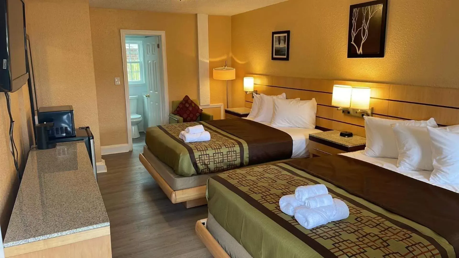 Standard Double Room - single occupancy in Sunburst Hotel Standard Double Room - single occupancy in Sunburst Hotel