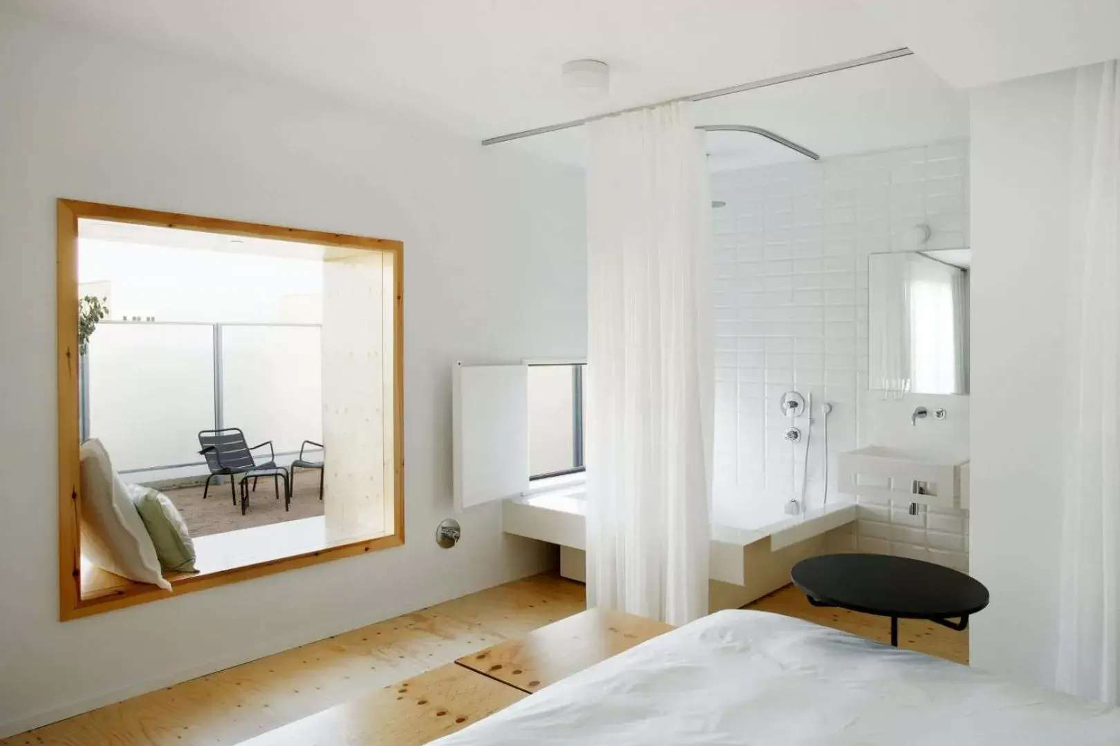 Suite With Private Patio and outdoor bathtub in Hotel Aire de Bardenas Suite With Private Patio and outdoor bathtub in Hotel Aire de Bardenas