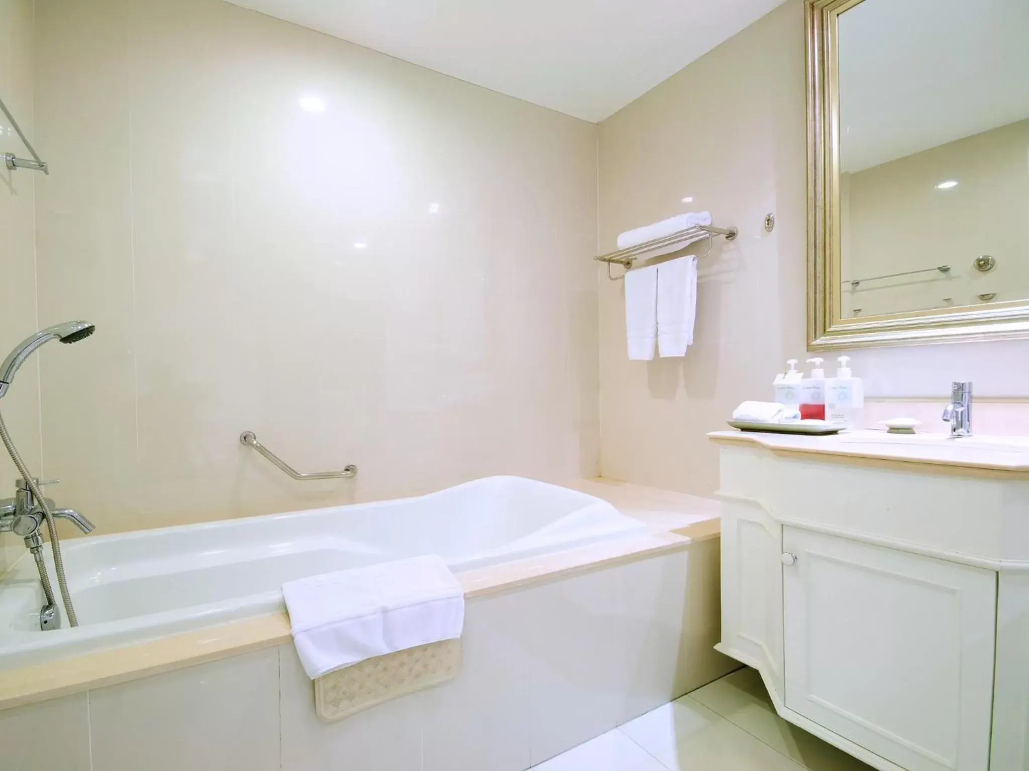 Deluxe Suite in Centre Point Silom Deluxe Suite in Centre Point Silom