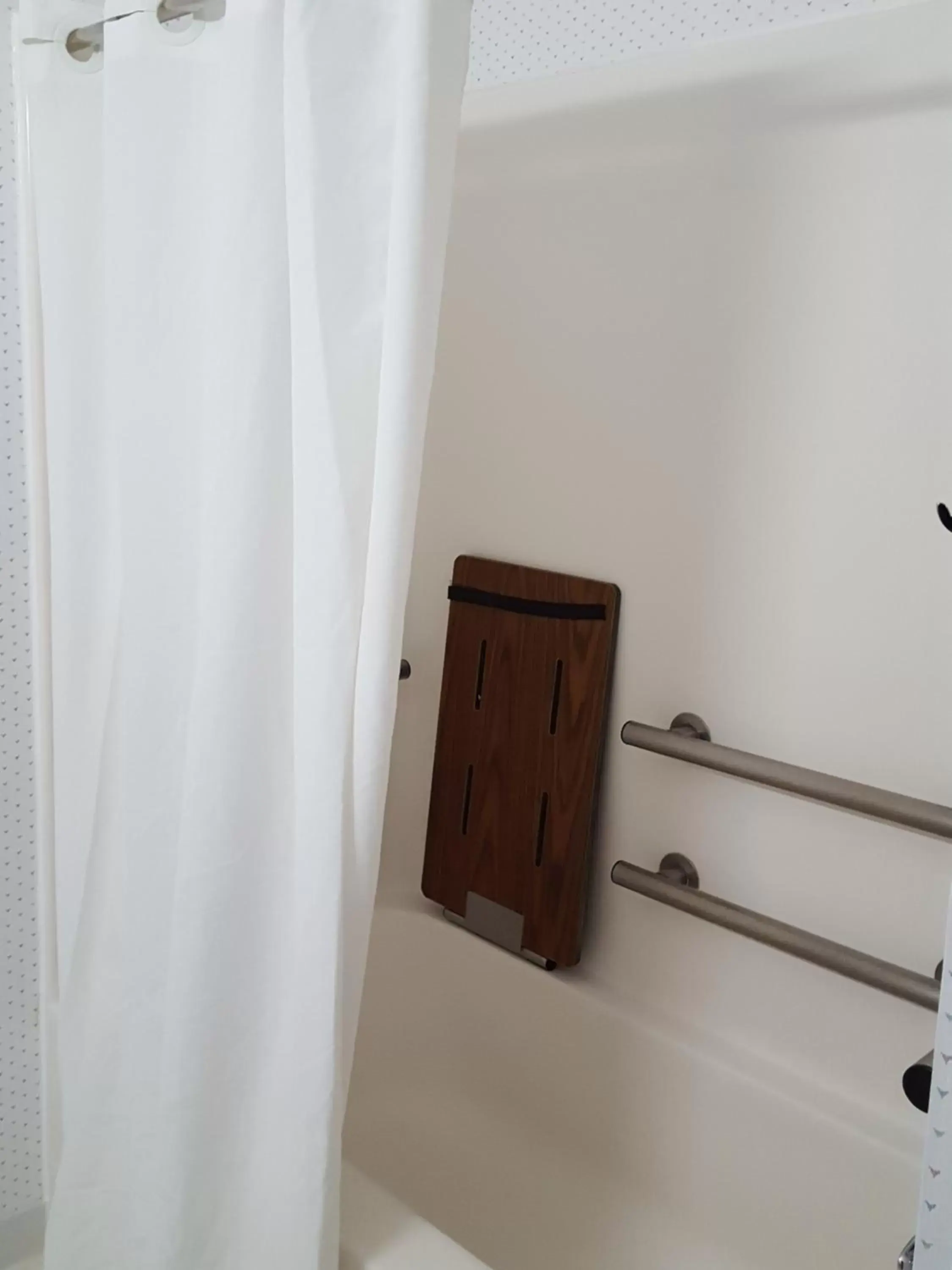 Queen Room - Accessible/Non-Smoking in Rodeway Inn Urbana Champaign University Area Queen Room - Accessible/Non-Smoking in Rodeway Inn Urbana Champaign University Area