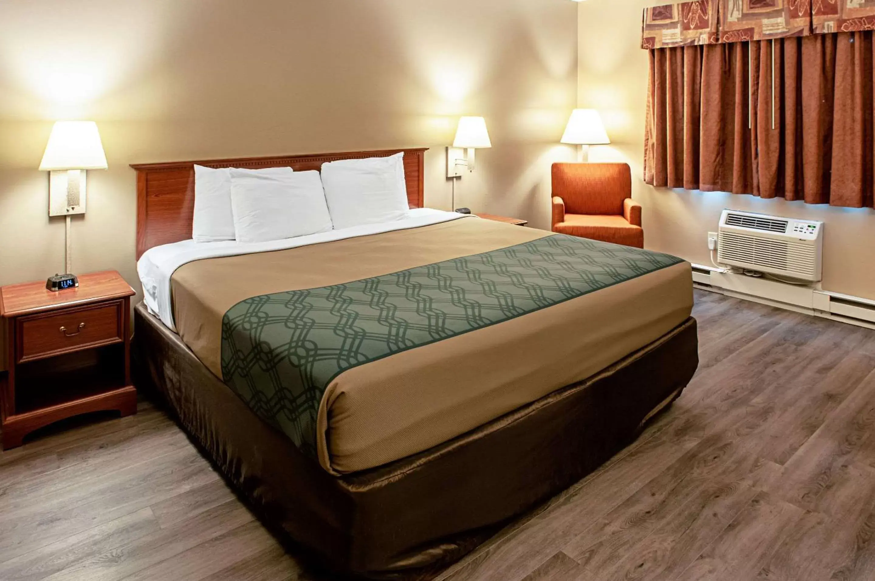 King Room with View - Non-Smoking in Econo Lodge On the Bay King Room with View - Non-Smoking in Econo Lodge On the Bay