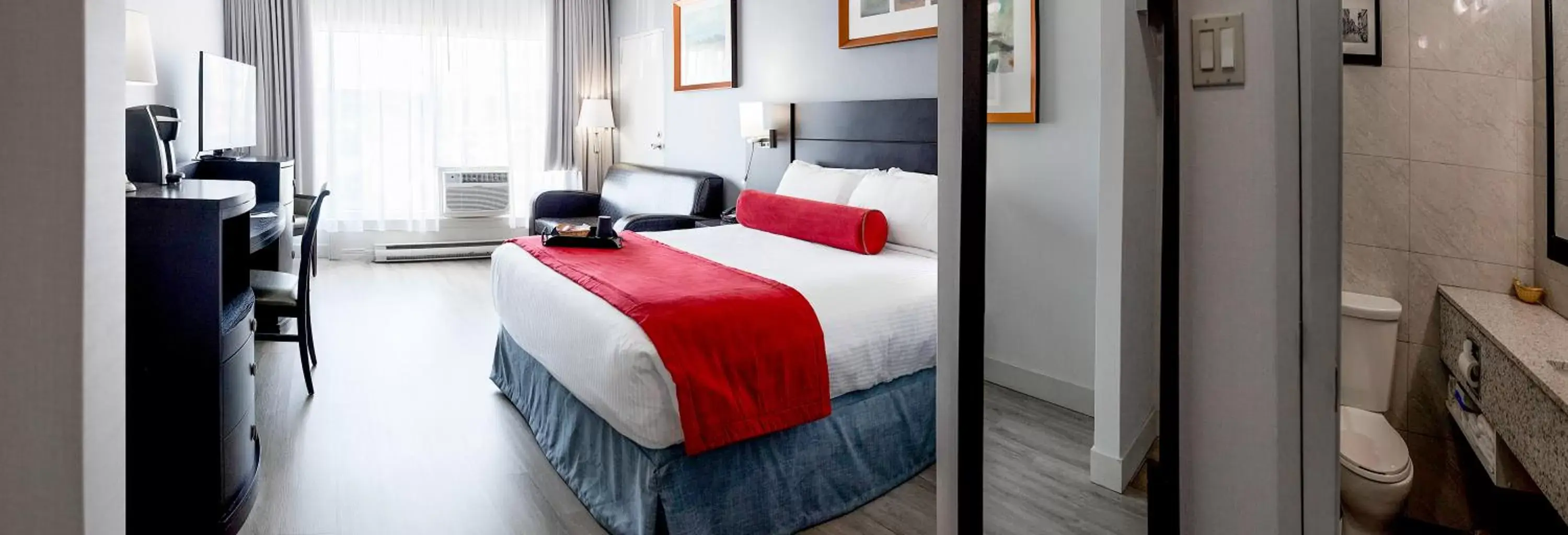 Deluxe Queen Room in Auberge Royal Versailles Deluxe Queen Room in Auberge Royal Versailles