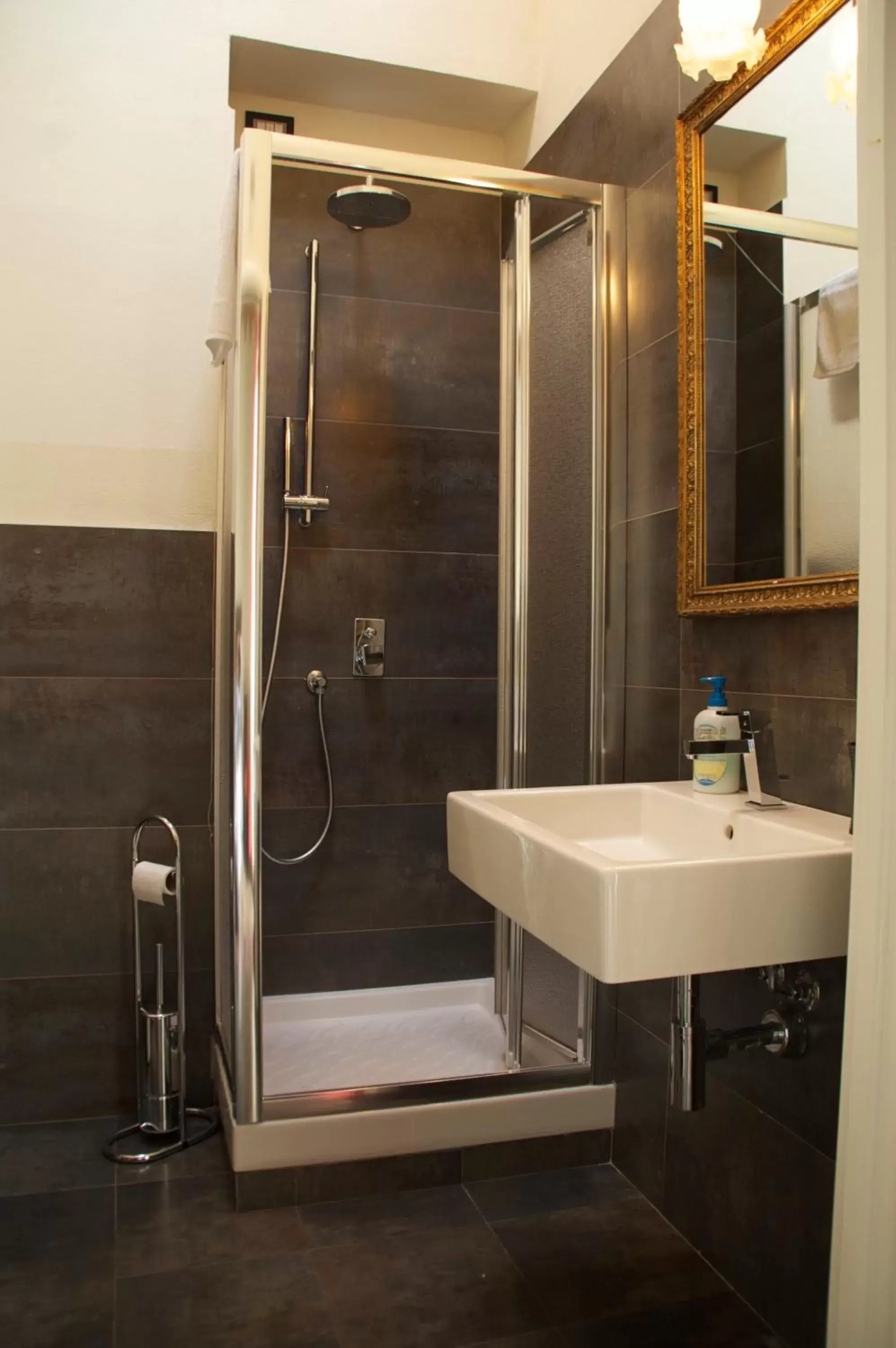 Comfort Double Room with Balcony in La Peonia Charming Accommodation Comfort Double Room with Balcony in La Peonia Charming Accommodation