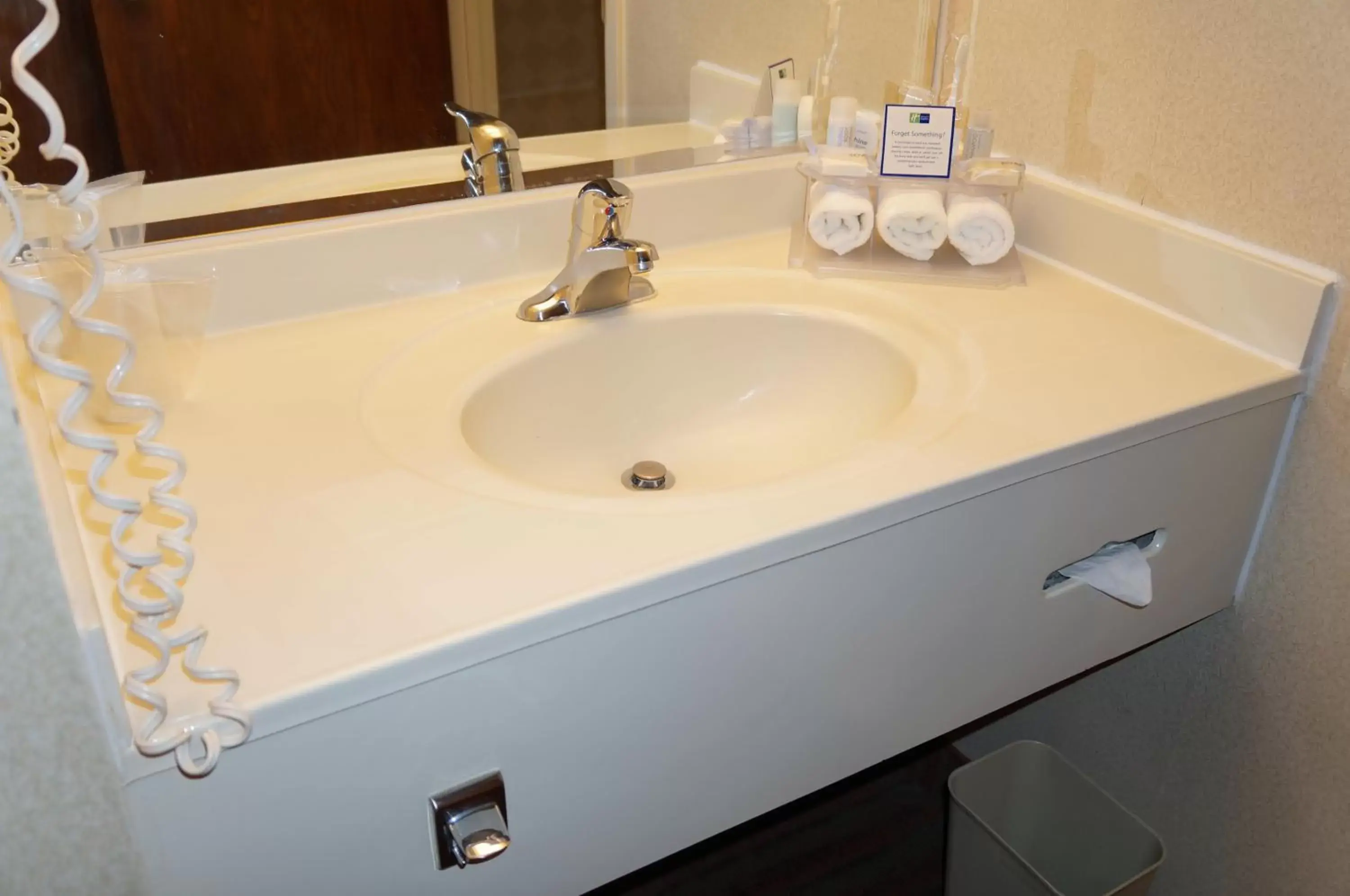 Standard Room with Two Queen Beds in Holiday Inn Express - Monterrey - Tecnologico by IHG Standard Room with Two Queen Beds in Holiday Inn Express - Monterrey - Tecnologico by IHG