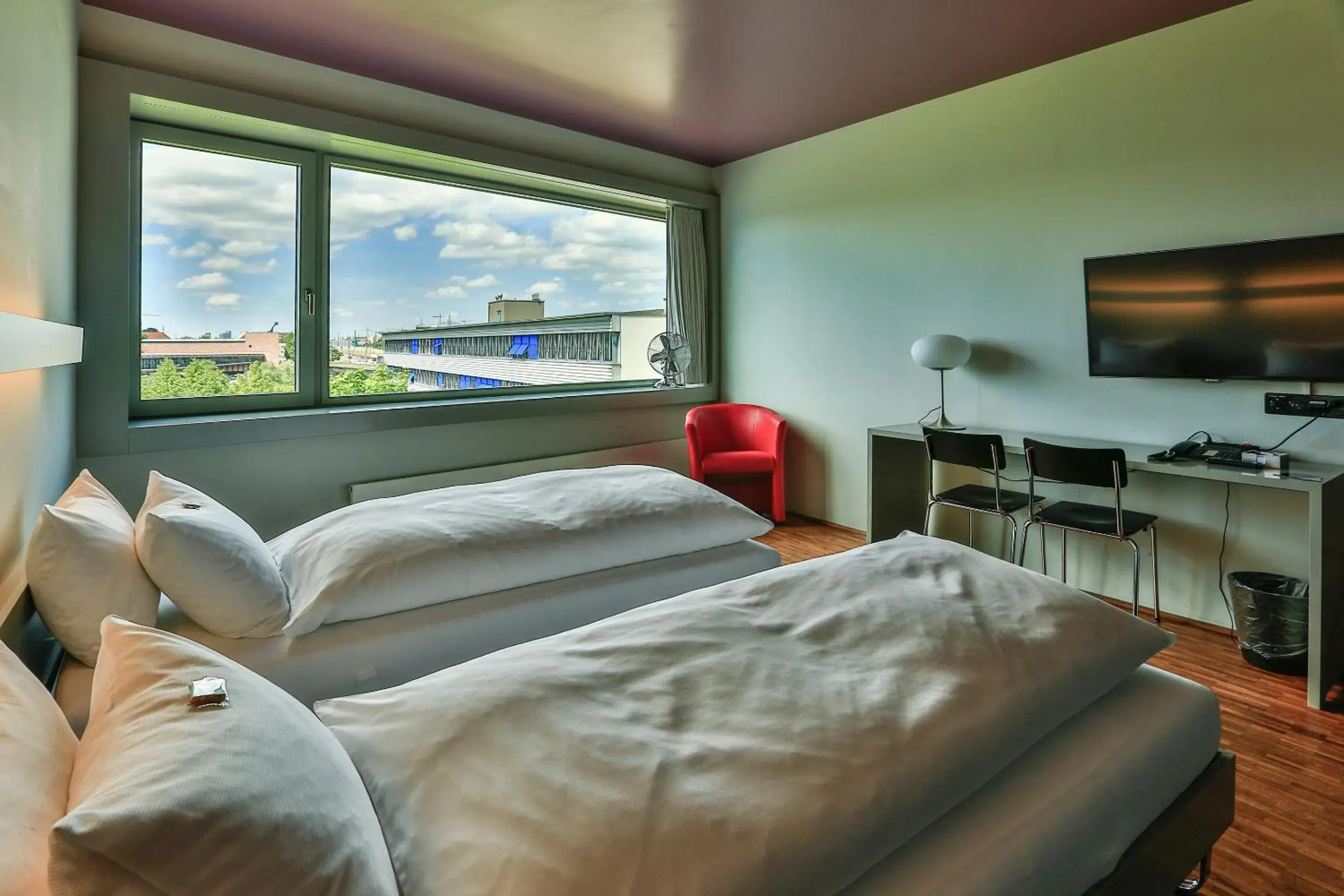 Design Twin Room in Dasbreitehotel am Rhein Design Twin Room in Dasbreitehotel am Rhein