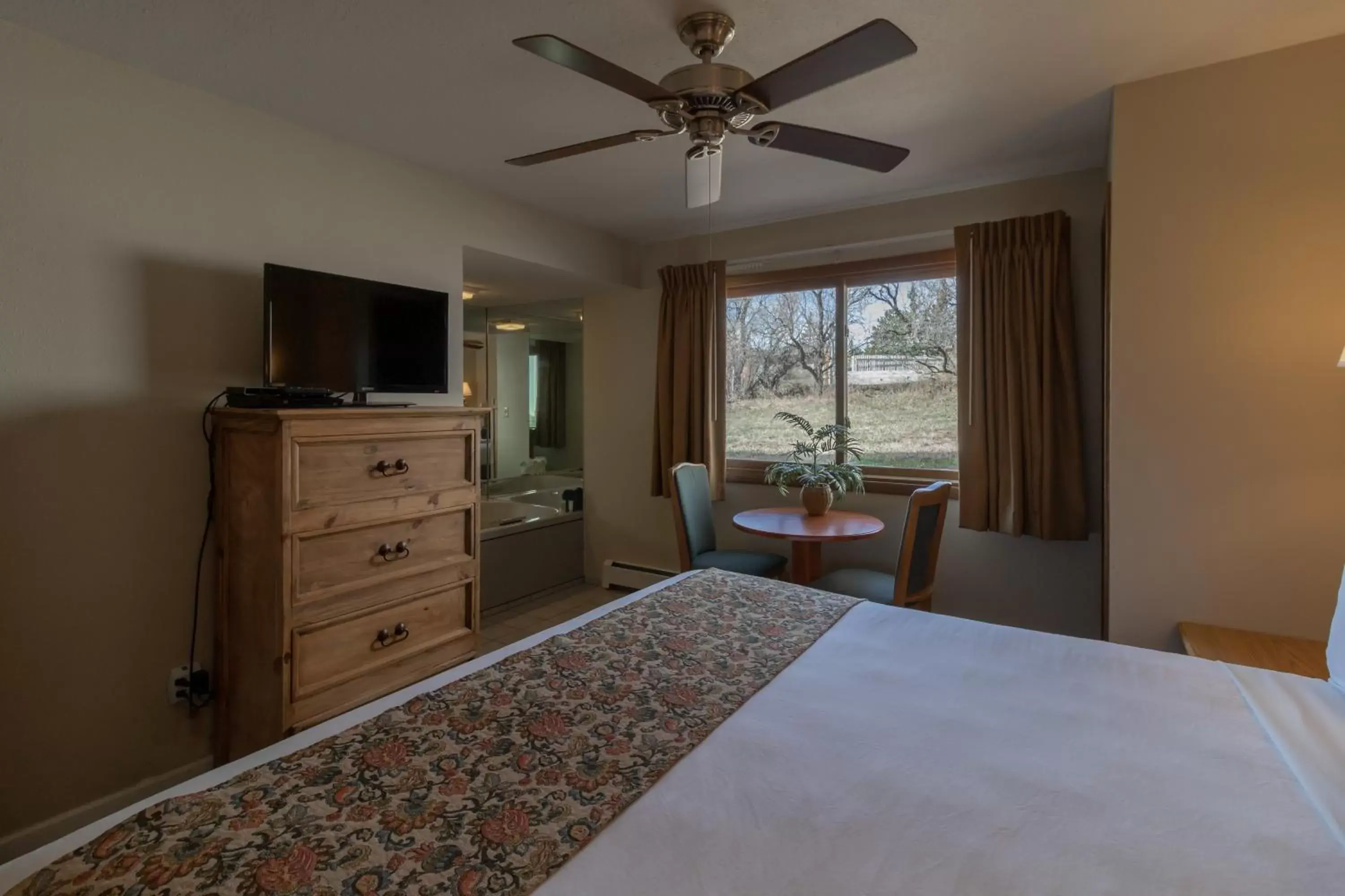 Two Room Jacuzzi Suite 10 in Murphy's Resort Two Room Jacuzzi Suite 10 in Murphy's Resort