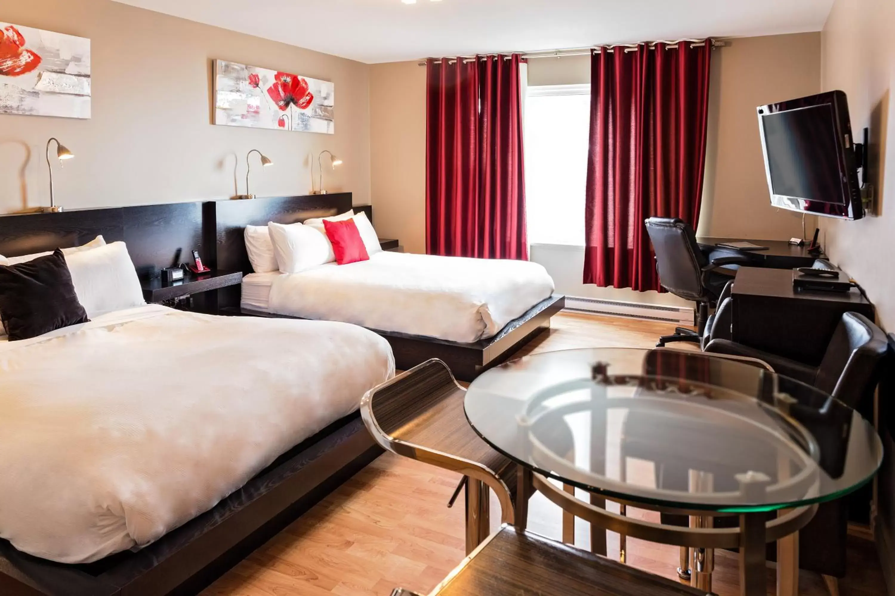 Queen Room with Two Queen Beds in Hôtel Saint-Germain Rimouski Queen Room with Two Queen Beds in Hôtel Saint-Germain Rimouski