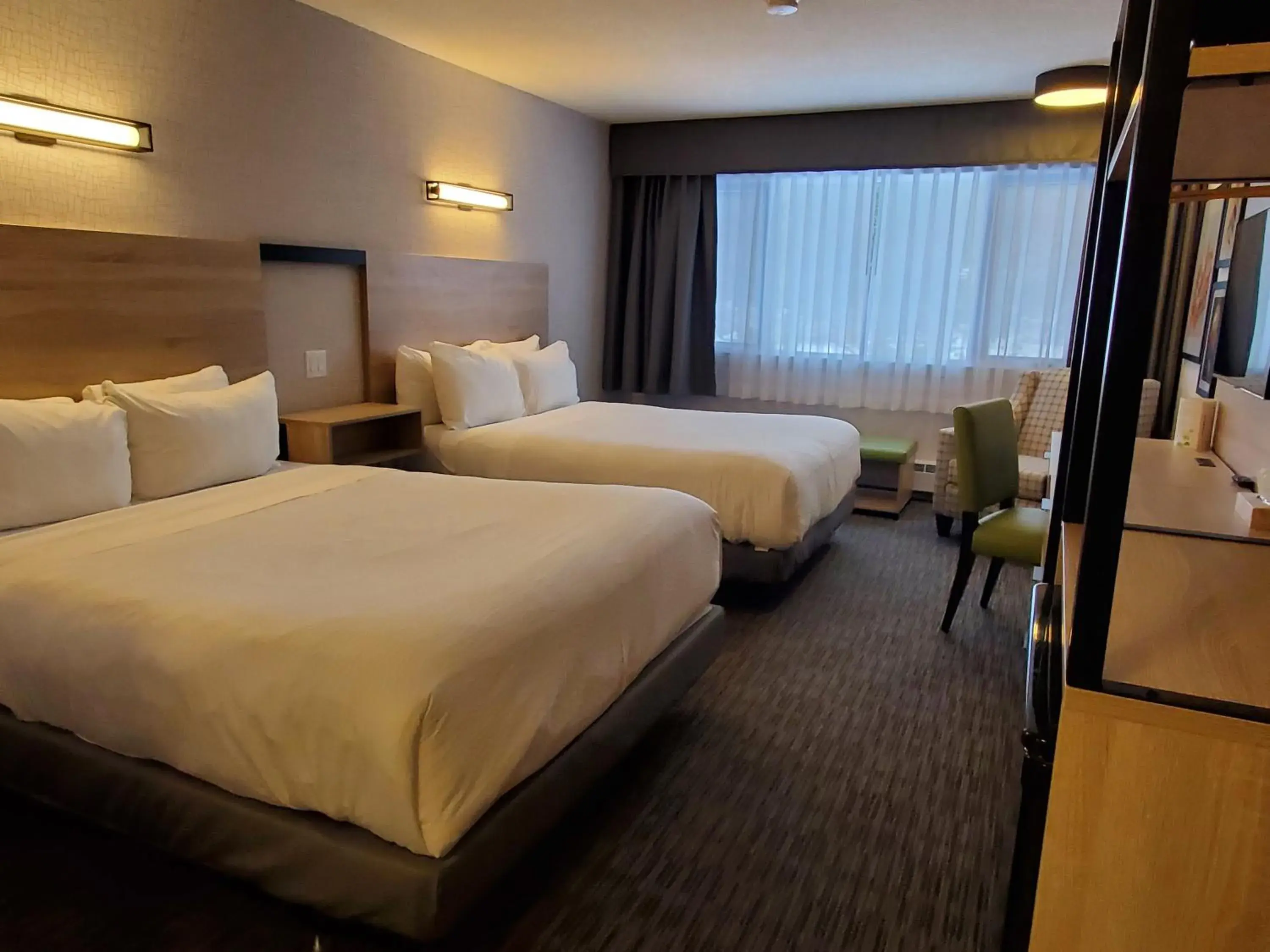 Deluxe Queen Room with Two Queen Beds in Mountaineer Lodge Deluxe Queen Room with Two Queen Beds in Mountaineer Lodge