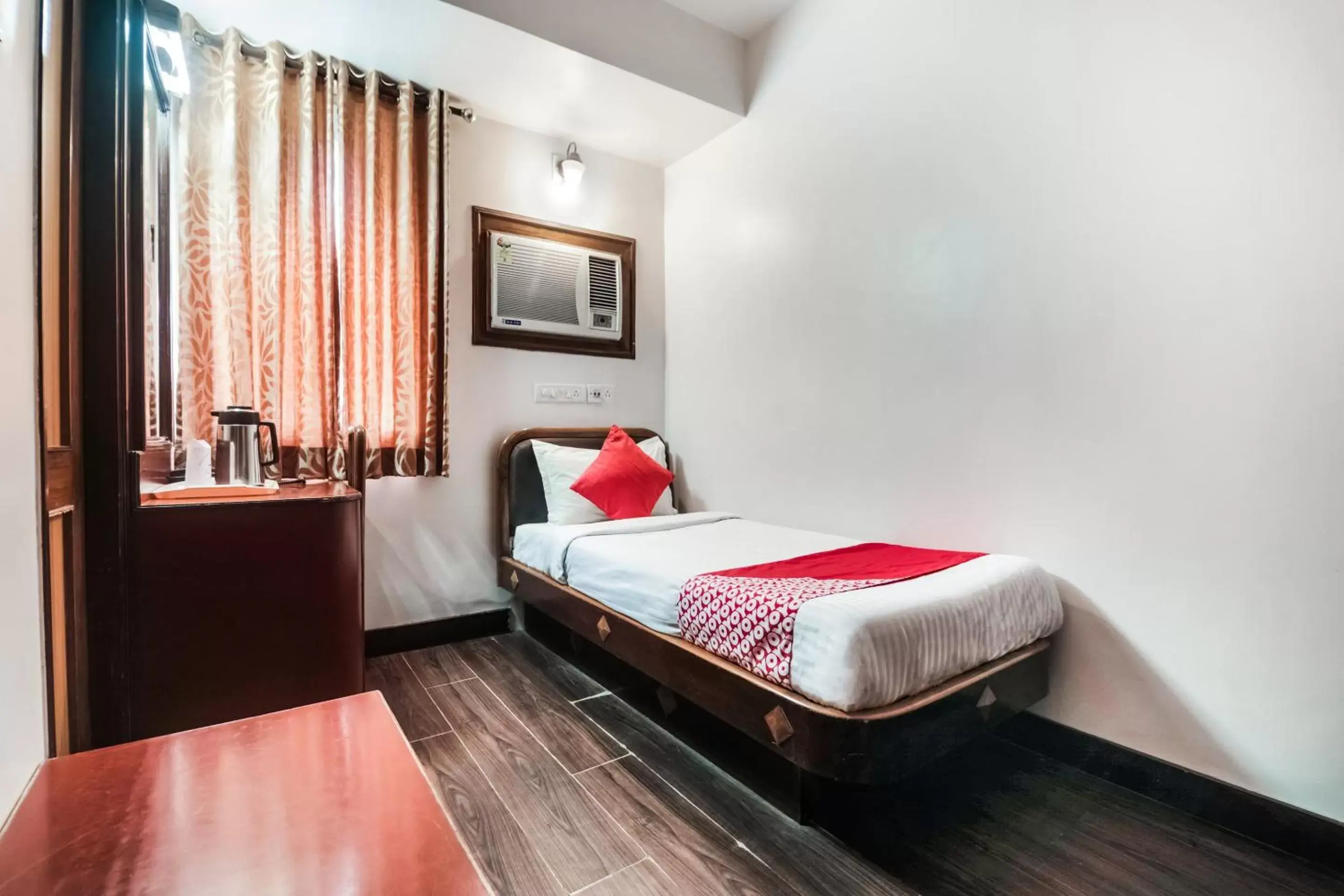 Small Single Room - single occupancy in Hotel Amrit Regency Small Single Room - single occupancy in Hotel Amrit Regency