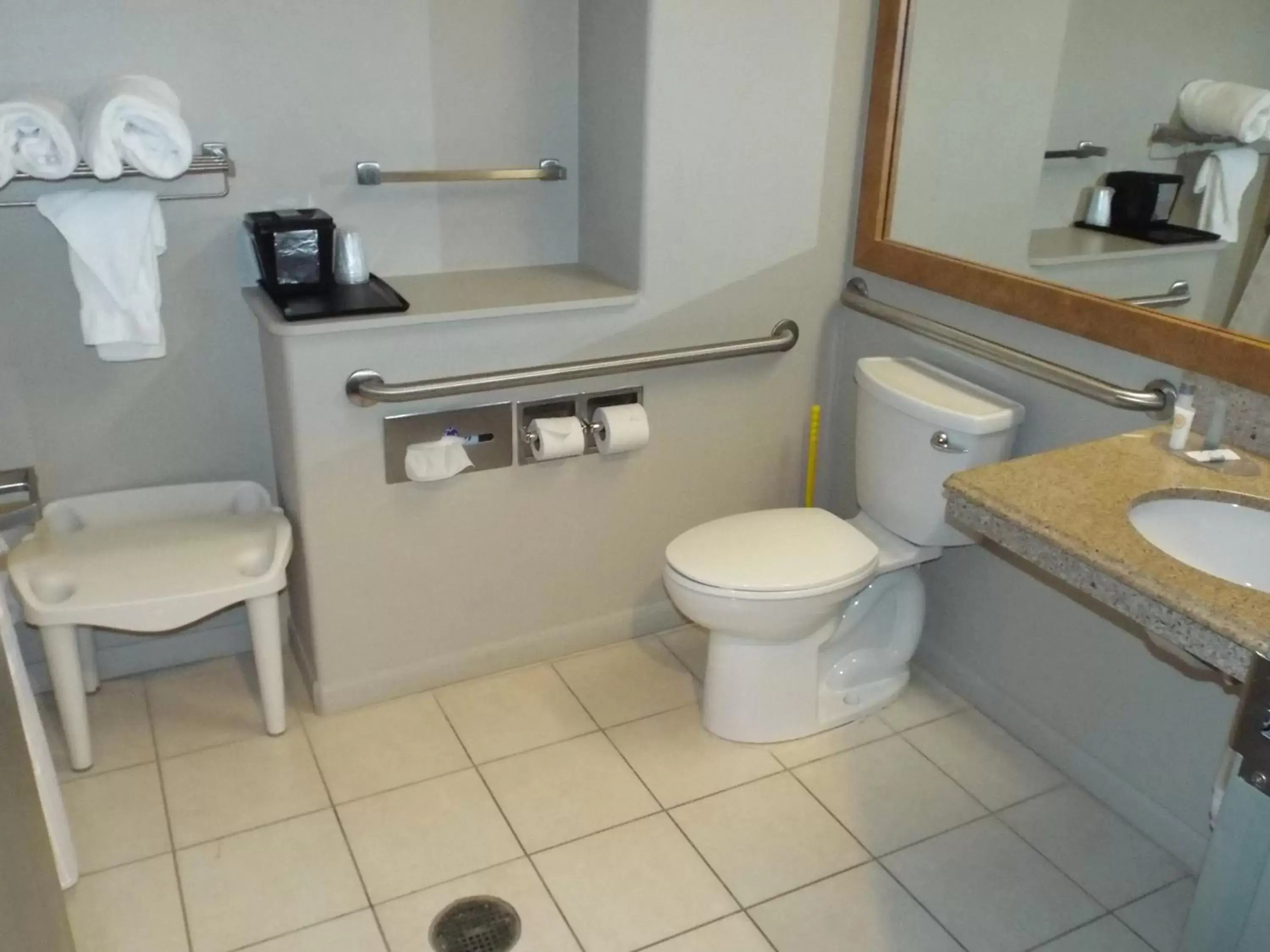 King Room with Bath Tub - Mobility/Hearing Accessible - Non-Smoking in Baymont by Wyndham Columbus King Room with Bath Tub - Mobility/Hearing Accessible - Non-Smoking in Baymont by Wyndham Columbus