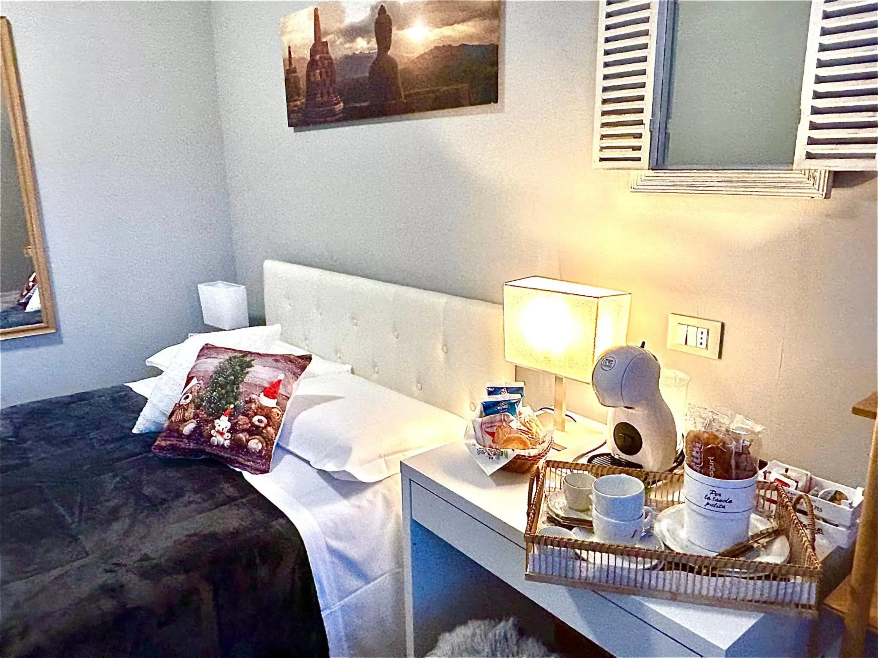 Economy Double Room in La Casa Di Campagna Sul Garda Economy Double Room in La Casa Di Campagna Sul Garda