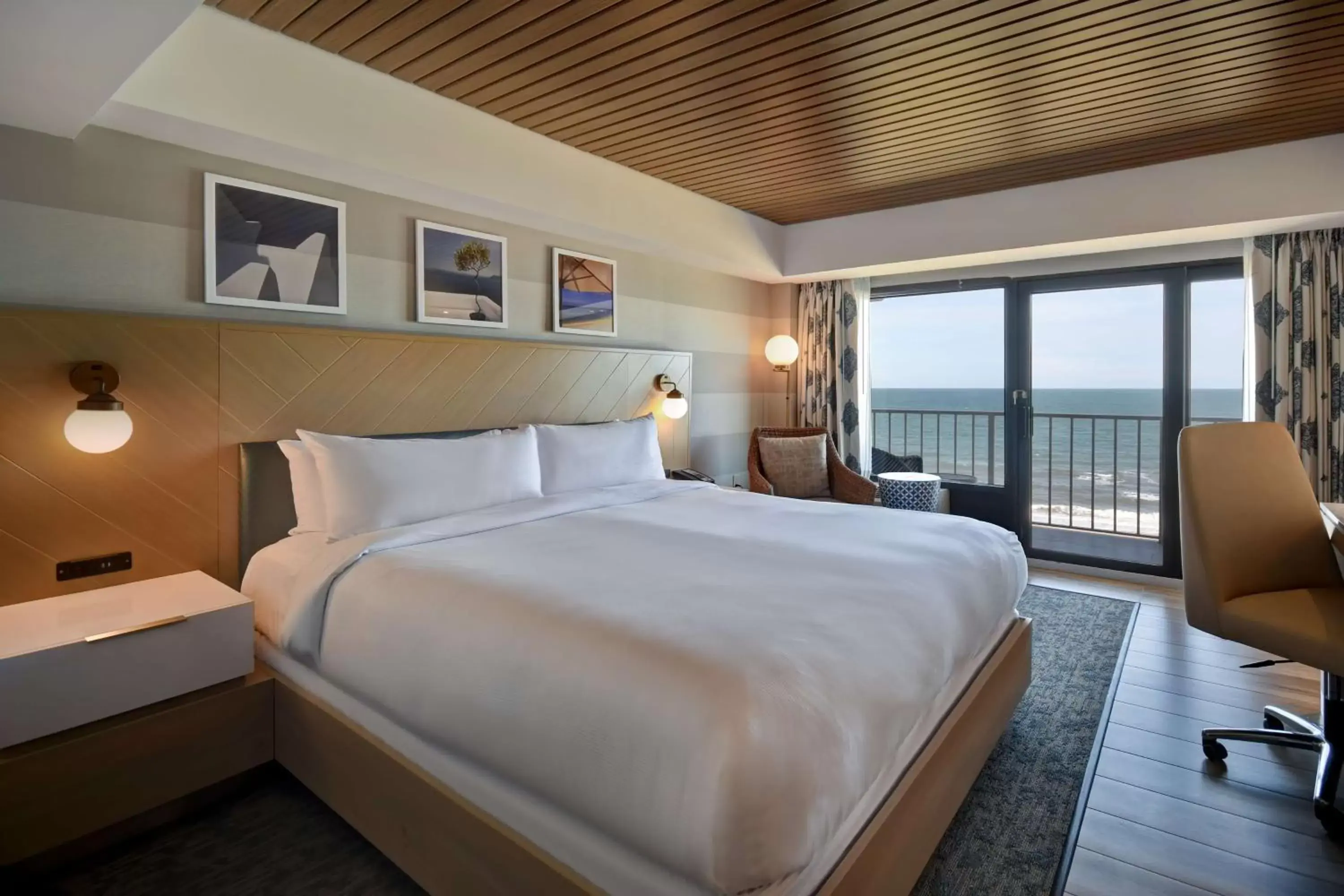 King Room with Balcony - Ocean Front in DoubleTree by Hilton Oceanfront Virginia Beach King Room with Balcony - Ocean Front in DoubleTree by Hilton Oceanfront Virginia Beach