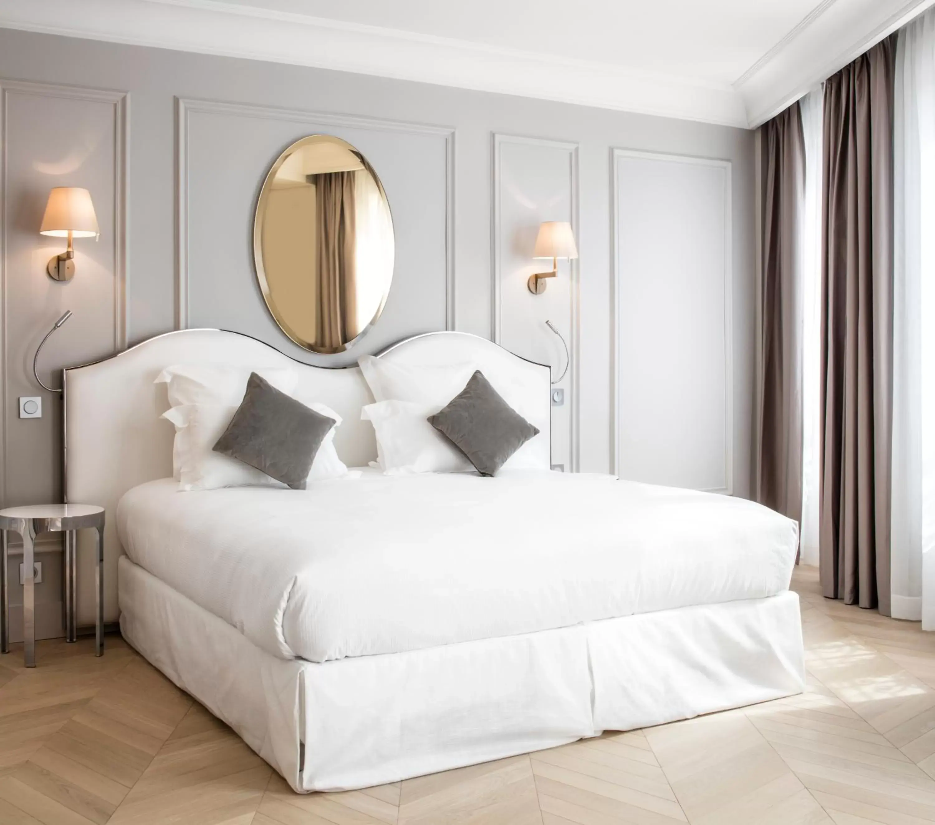 Suite in Hotel Trinité Haussmann Suite in Hotel Trinité Haussmann