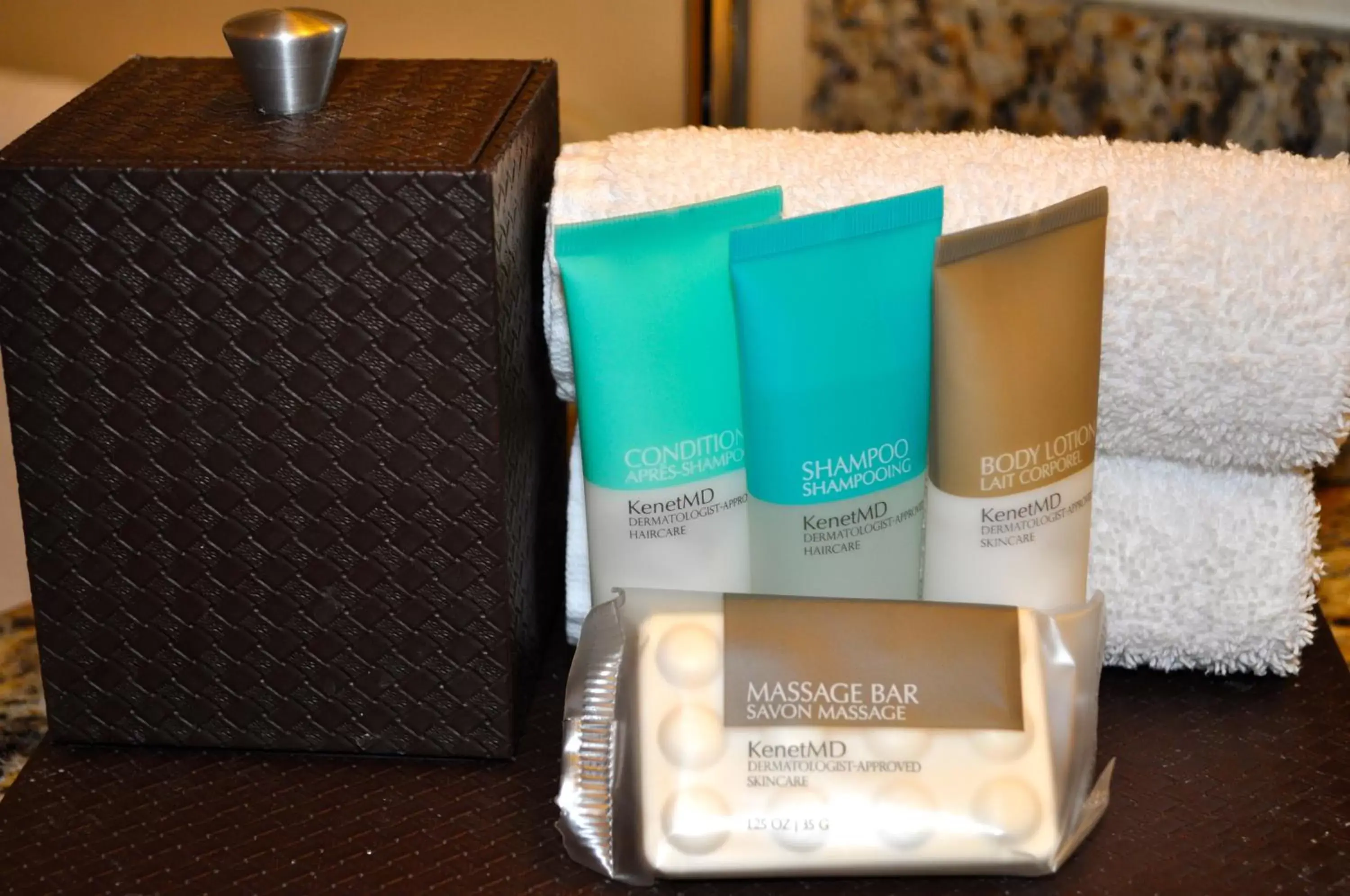 King Room with Accessible Tub - Disability Access in Hyatt Regency Orange County King Room with Accessible Tub - Disability Access in Hyatt Regency Orange County