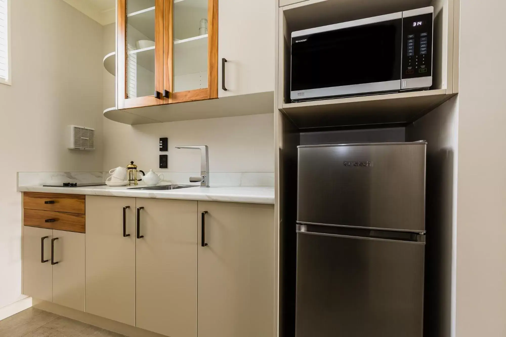 Upper Level Art Deco Studio Suite (Non Ocean View) in Pebble Beach Motor Inn Upper Level Art Deco Studio Suite (Non Ocean View) in Pebble Beach Motor Inn