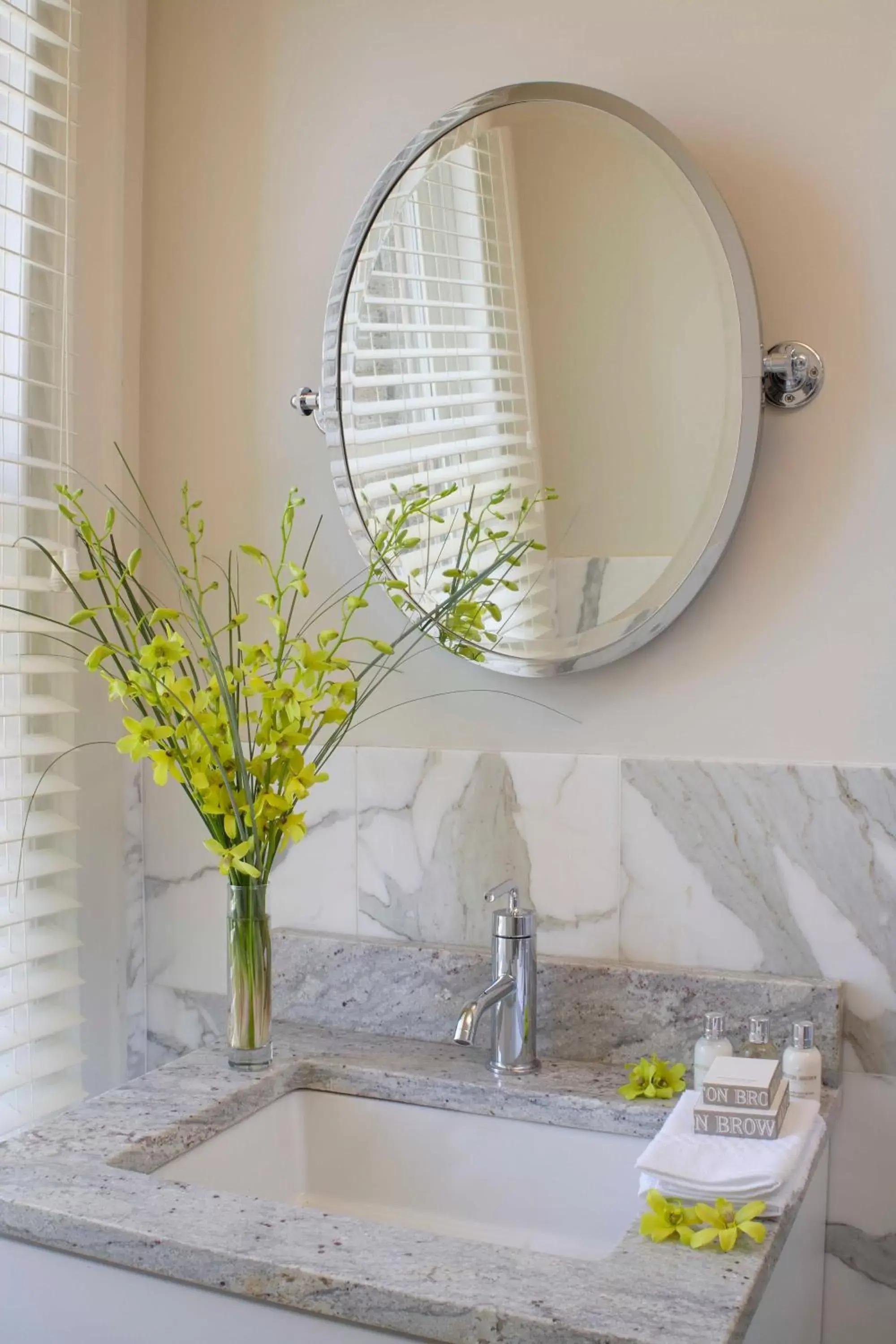 One Bedroom Suite with Den in AKA Rittenhouse Square One Bedroom Suite with Den in AKA Rittenhouse Square